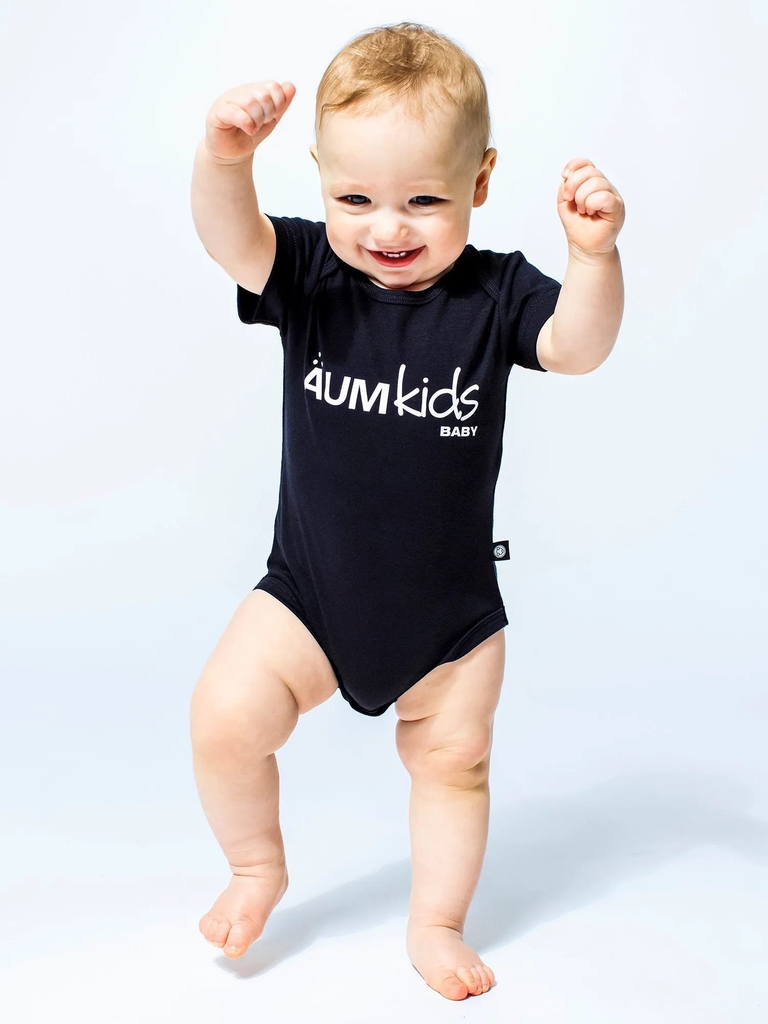 AUMkids HAPPY BABY SHORT SLEEVE ONESIE   BIB SET, BLACK