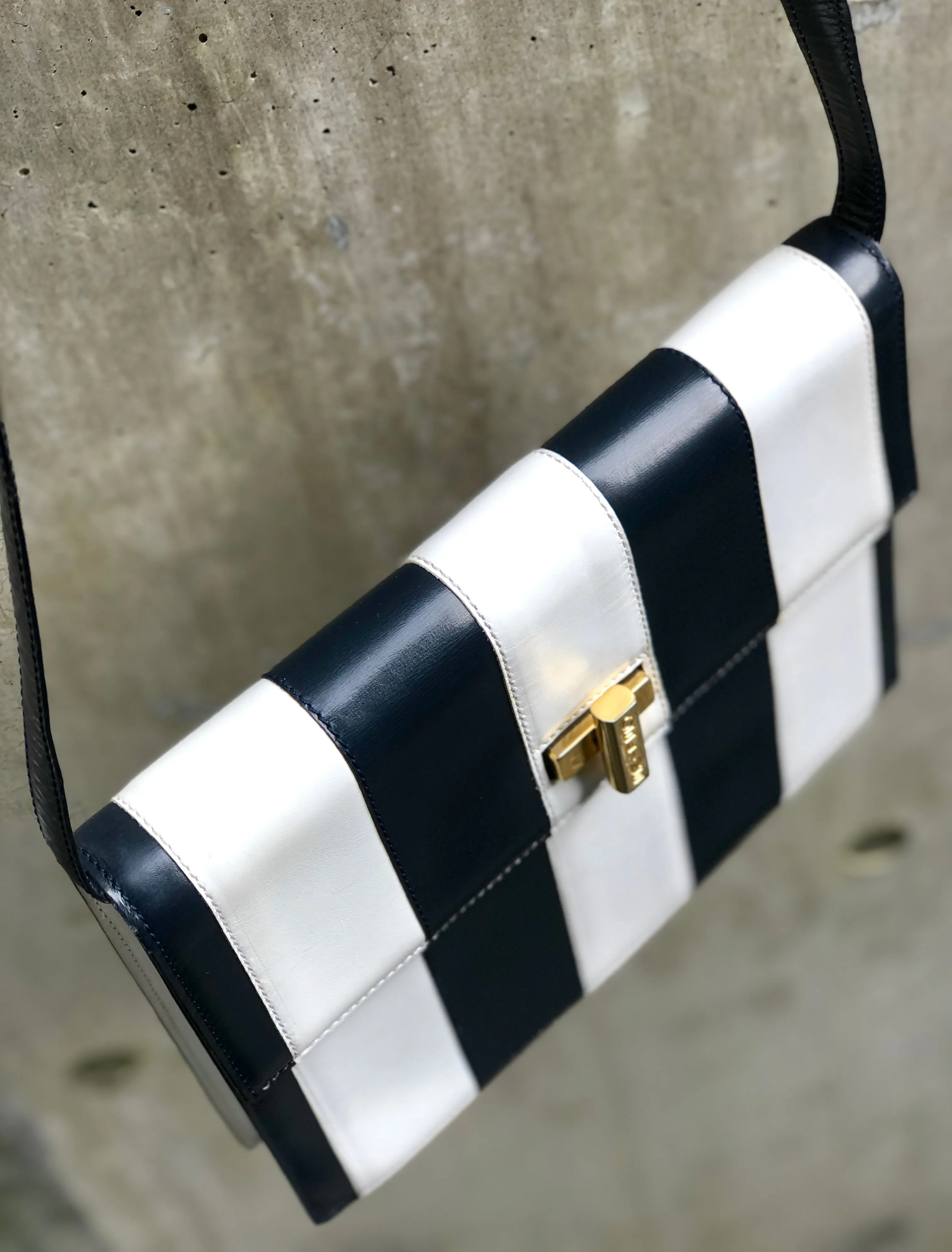 CELINE Cadena Turn lock Leather Crossbody Shoulder Bag Navy White Vintage Old CELINE vw6sjn
