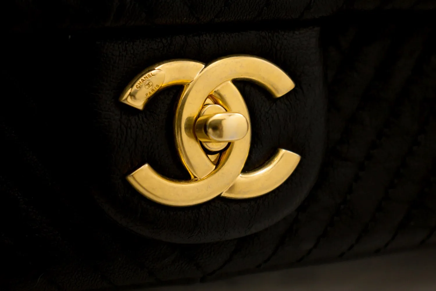 Chanel 2015 Chevron V-Stitch Leather Chain Flap Shoulder Bag i80
