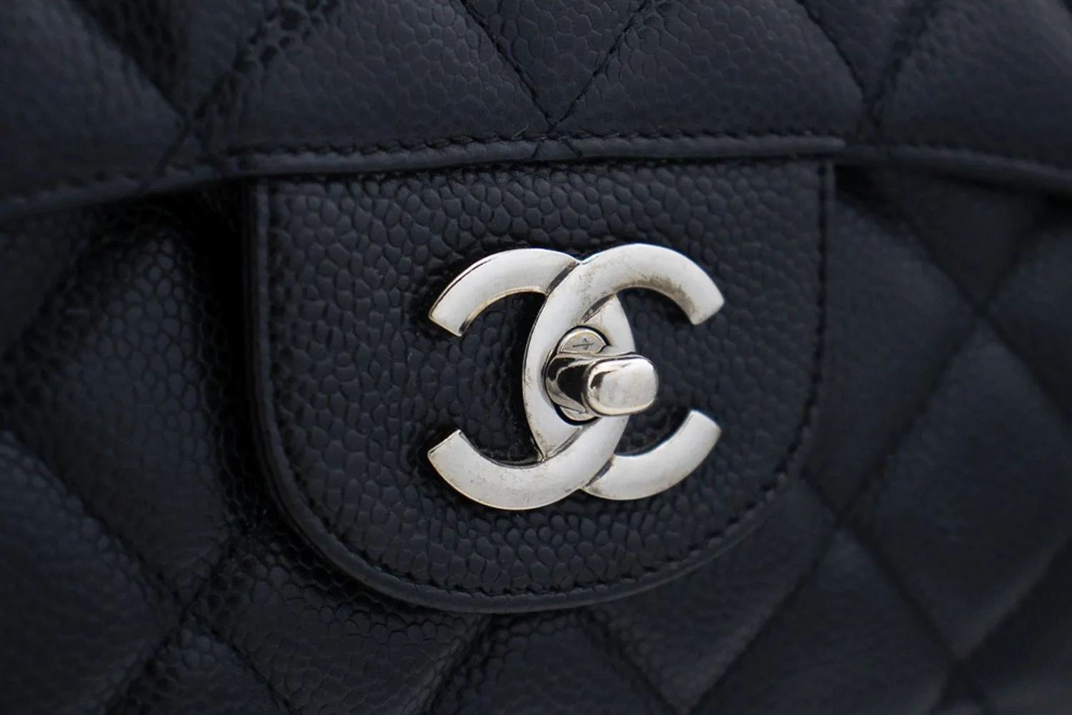 CHANEL Caviar Grained Calfskin Flap Chain Shoulder Bag Black 13" i90