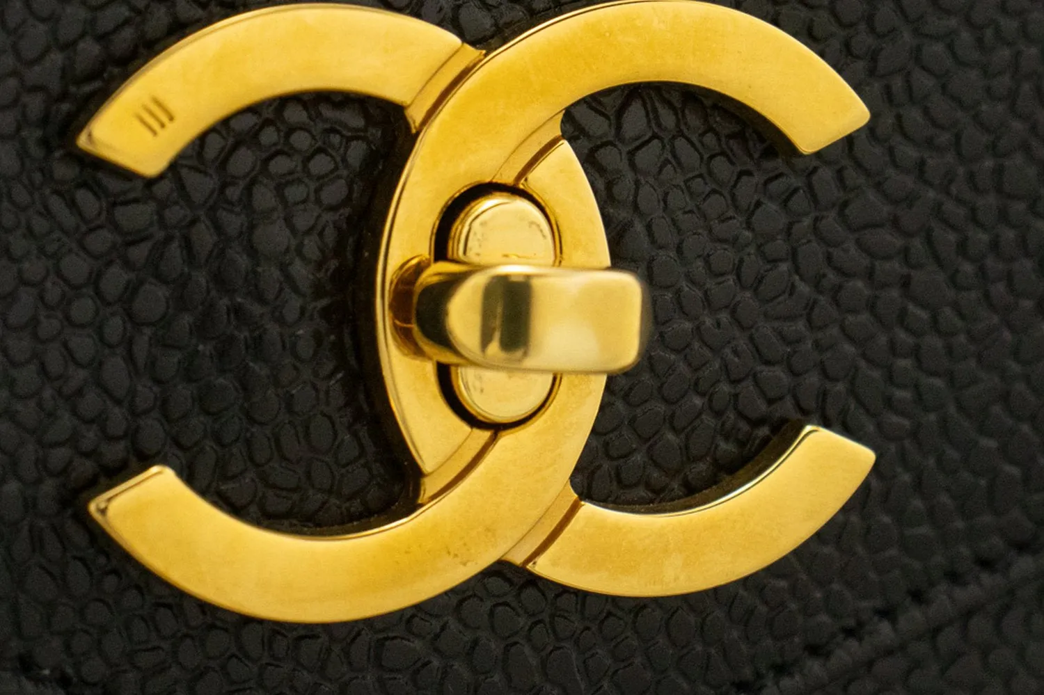 CHANEL Caviar Large Chain Shoulder Bag Black Leather Gold Zipper m21