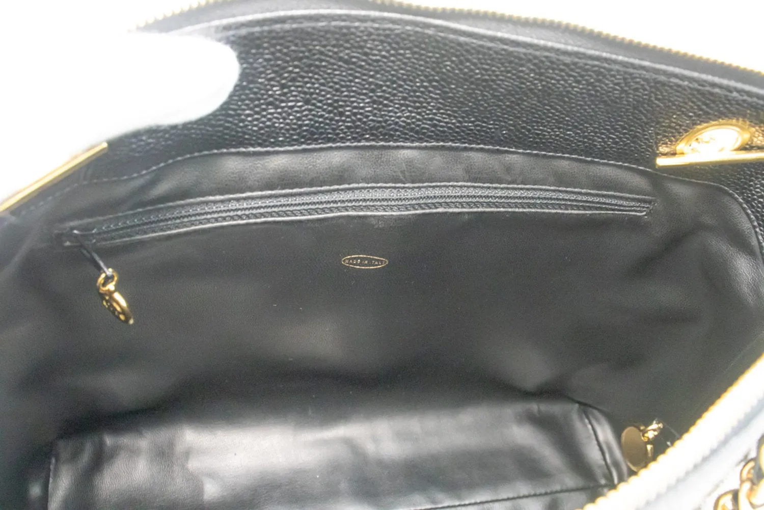 CHANEL Caviar Large Chain Shoulder Bag Black Leather Gold Zipper m21
