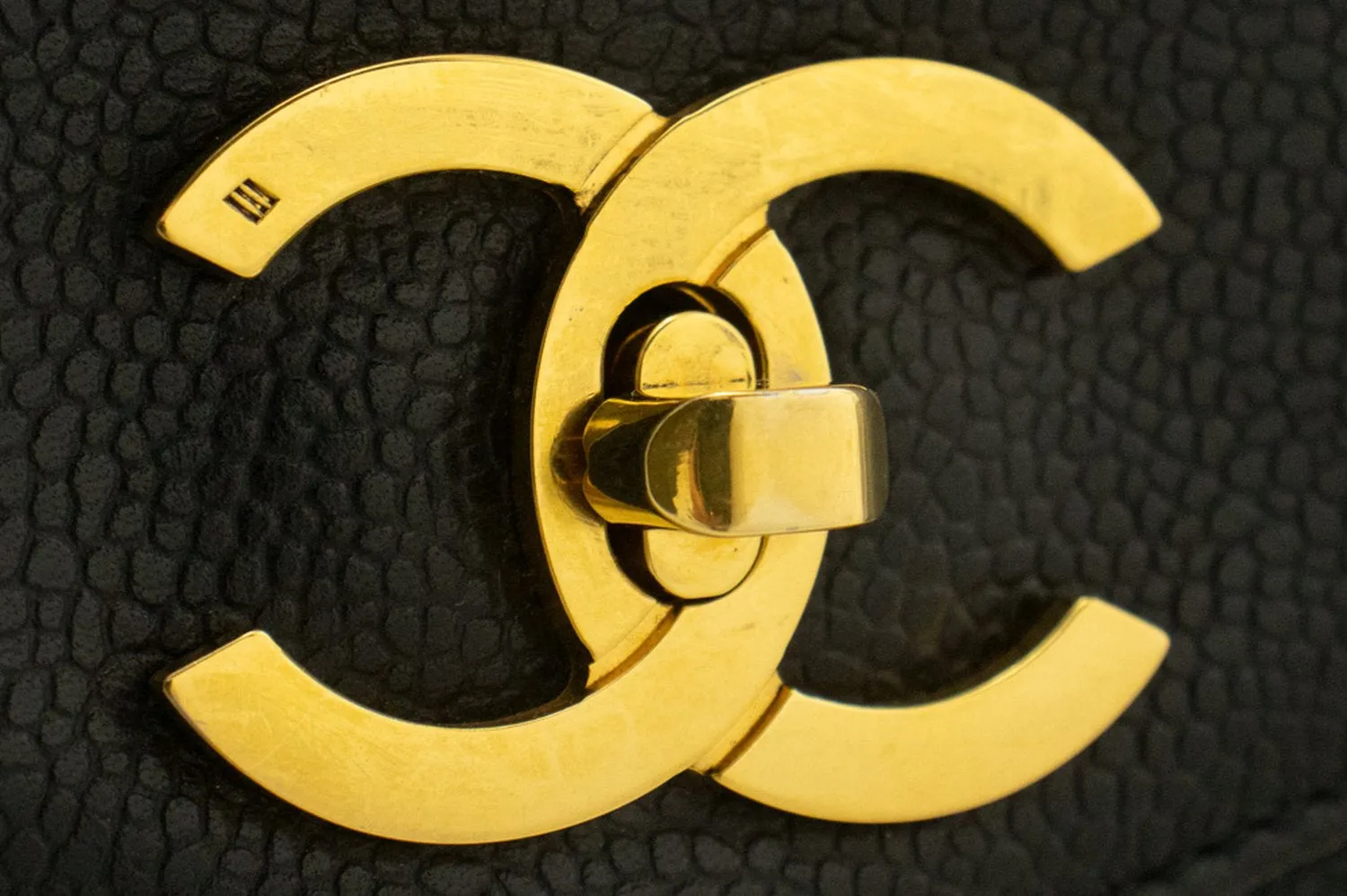 CHANEL Caviar Large Chain Shoulder Bag Black Leather Gold Zipper m53