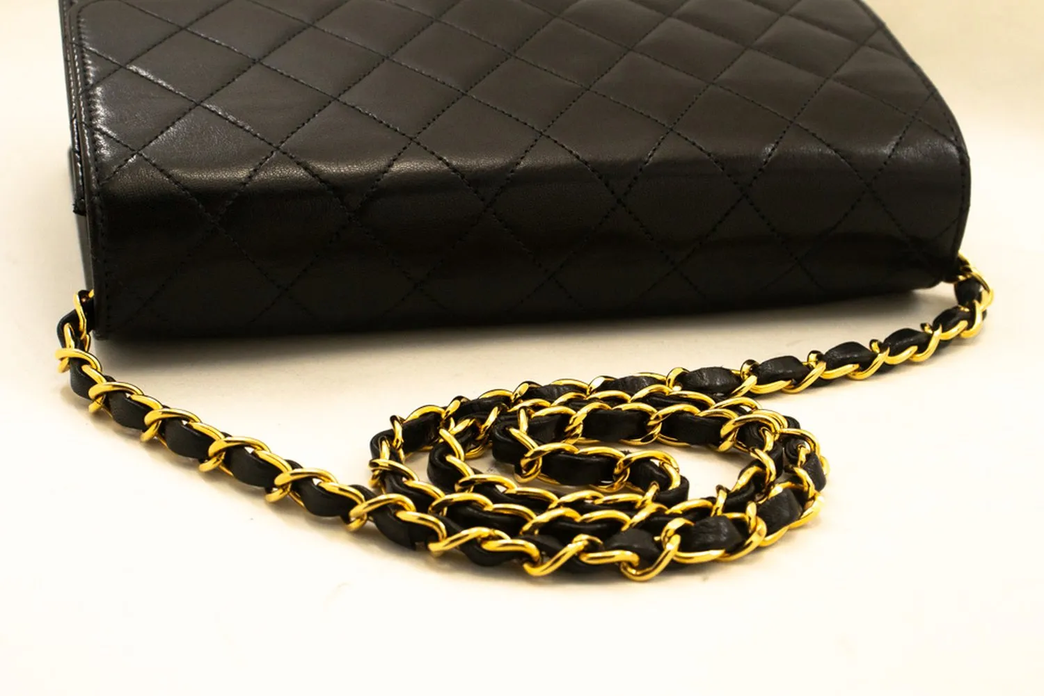 CHANEL Chain Shoulder Bag Clutch Black Quilted Flap Lambskin Purse n50