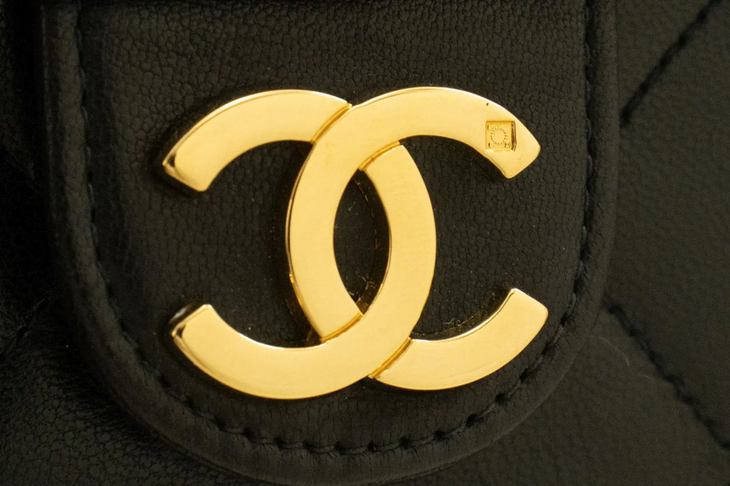 CHANEL Chain Shoulder Bag Clutch Black Quilted Flap Lambskin Purse n50