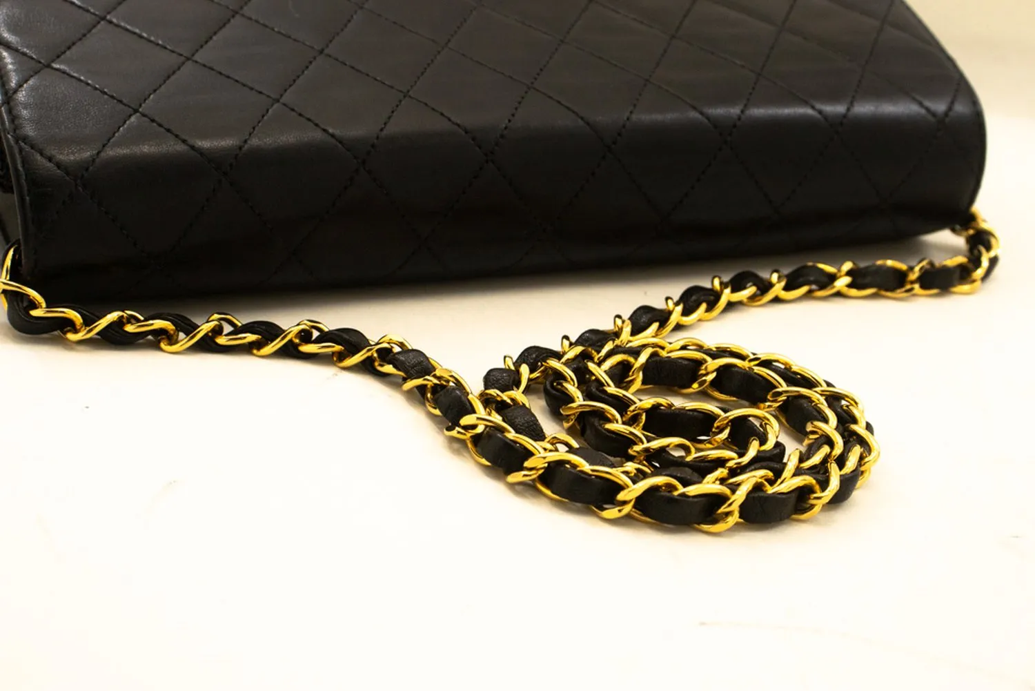 CHANEL Chain Shoulder Bag Clutch Black Quilted Flap Lambskin Purse n62