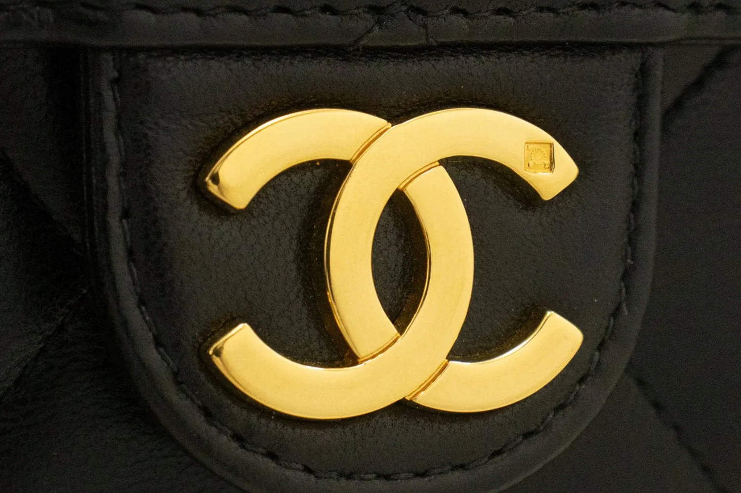 CHANEL Chain Shoulder Bag Clutch Black Quilted Flap Lambskin Purse n62