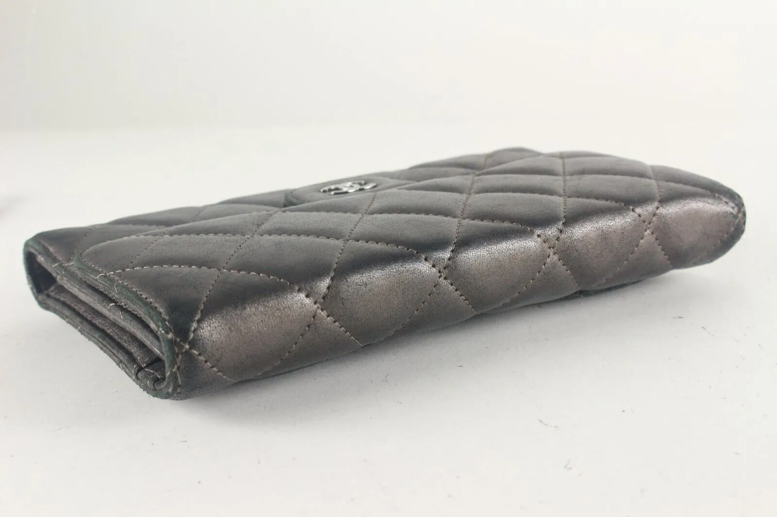 CHANEL Charcoal Grey Leathe Classic Flap Wallet 2CCS725K