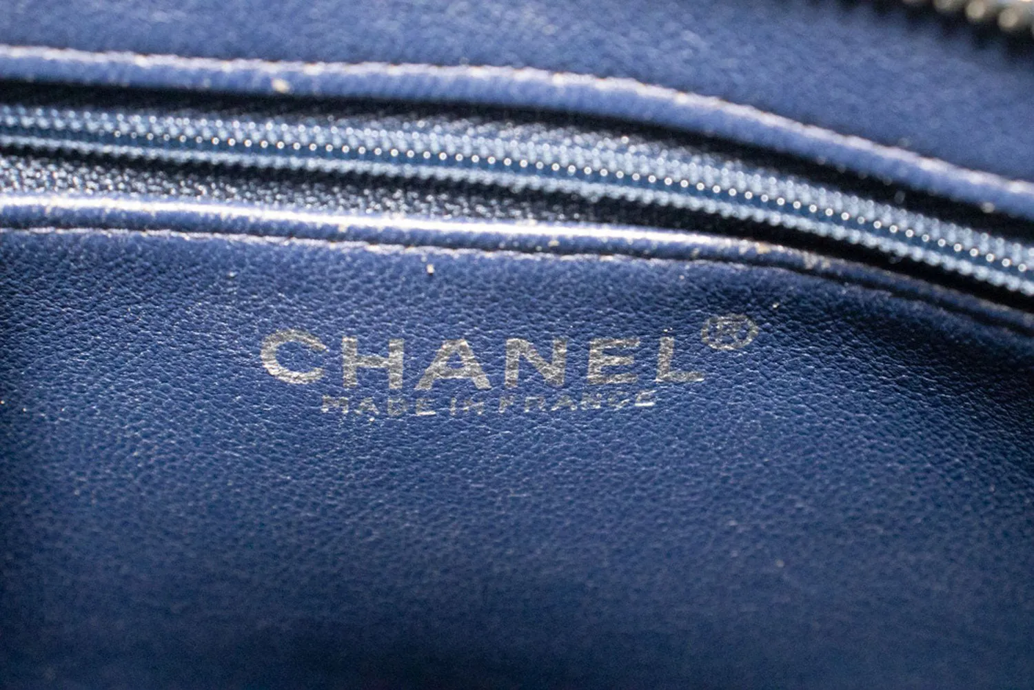CHANEL Silver Medallion Grained Calfskin Leather Shoulder Bag n64