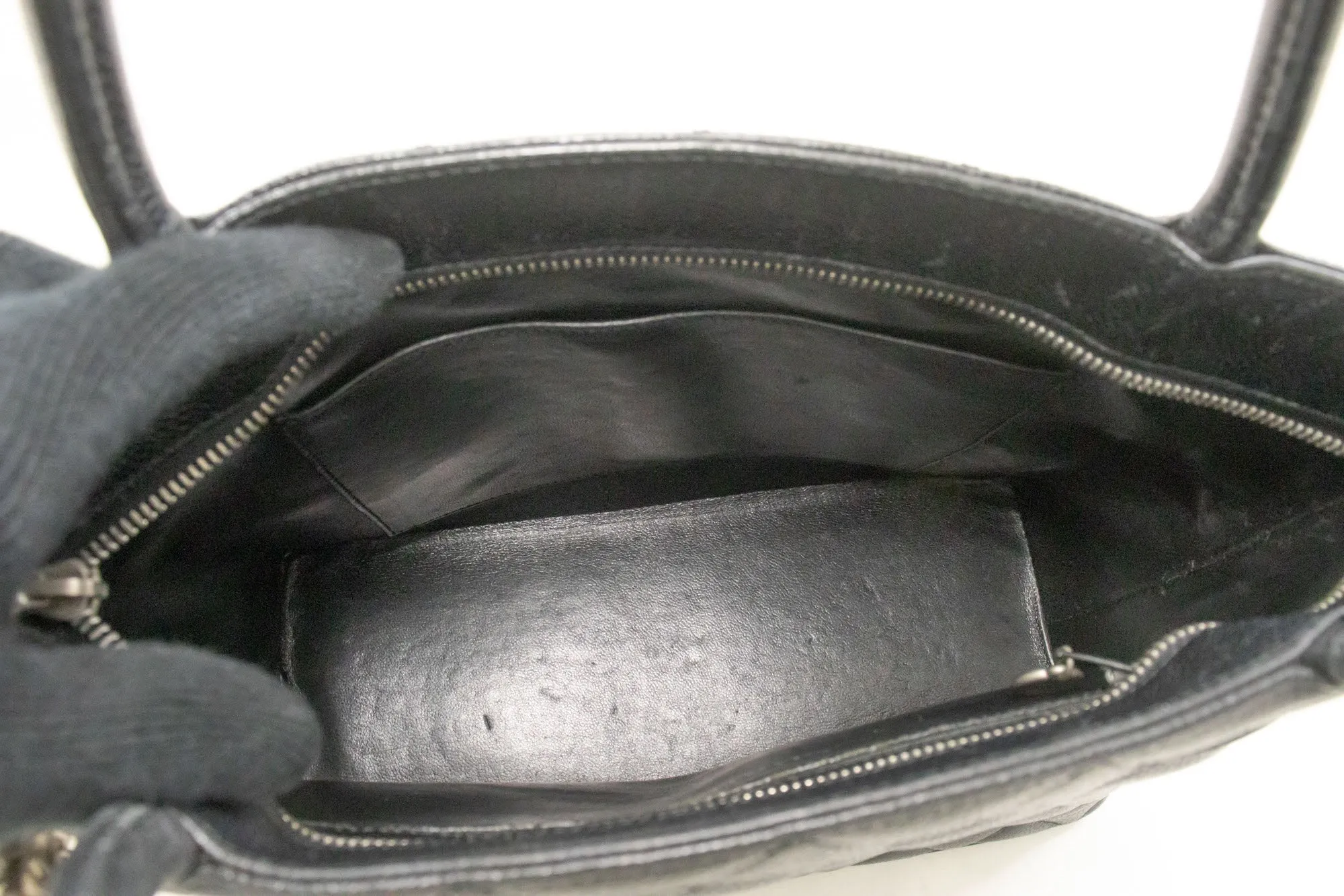 CHANEL Silver Medallion Grained Calfskin Leather Shoulder Bag n91