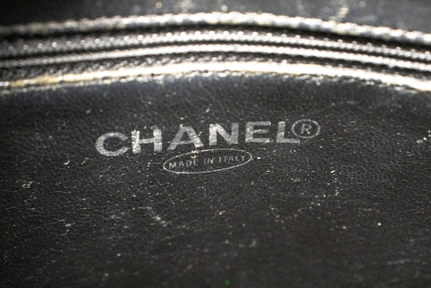 CHANEL Silver Medallion Grained Calfskin Leather Shoulder Bag n91