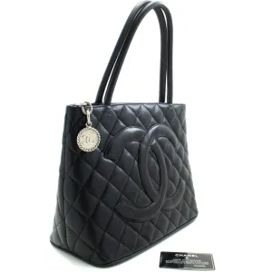 CHANEL Silver Medallion Grained Calfskin Leather Shoulder Bag n91