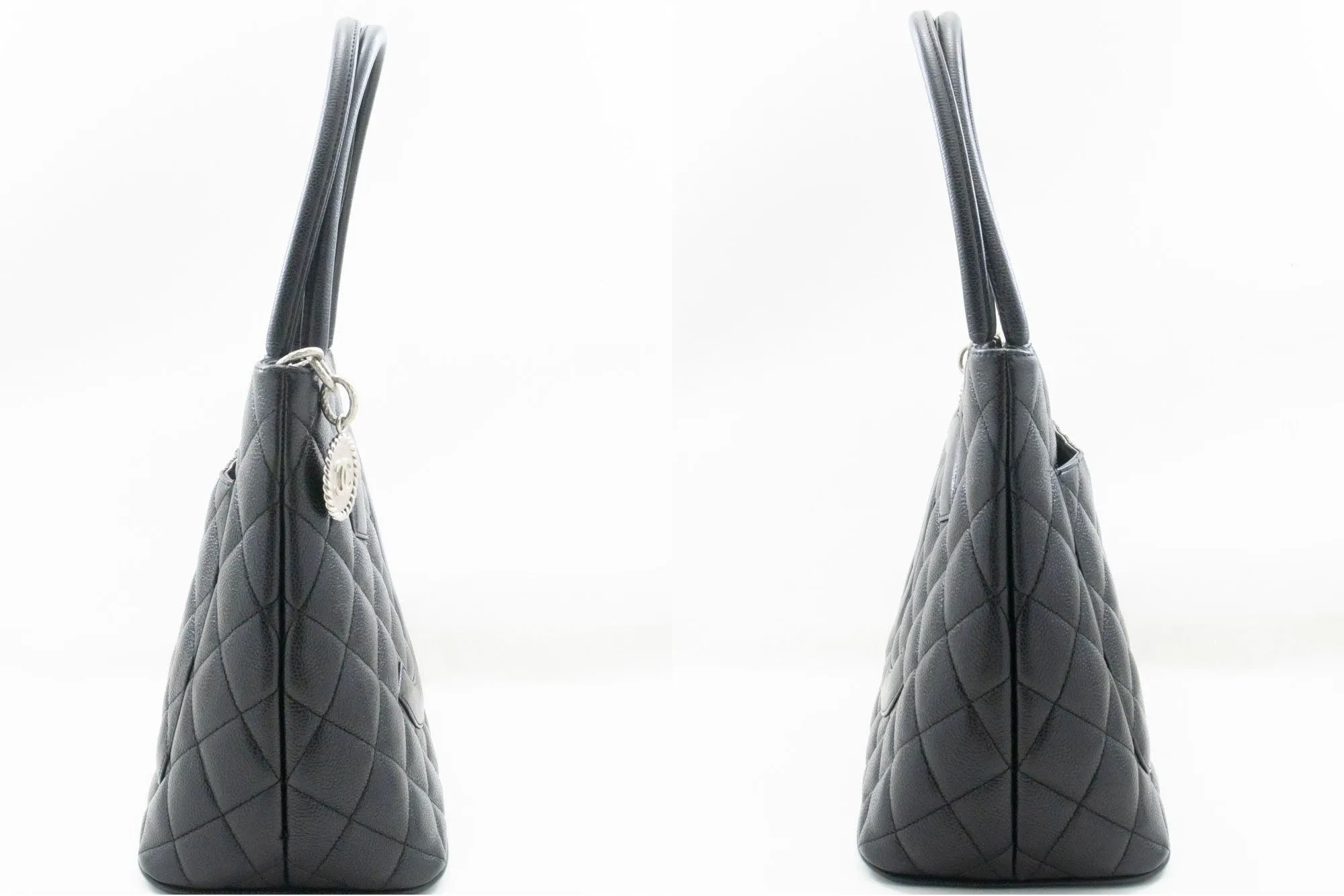 CHANEL Silver Medallion Grained Calfskin Leather Shoulder Bag n91