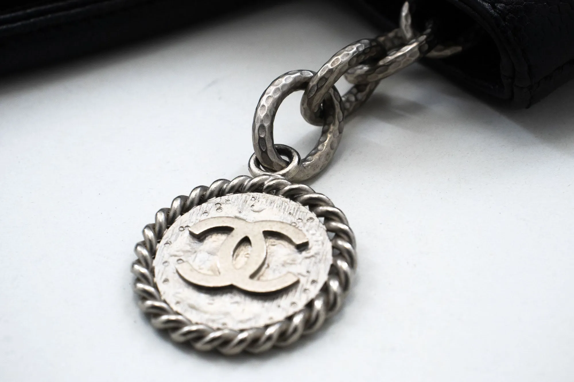 CHANEL Silver Medallion Grained Calfskin Leather Shoulder Bag n91