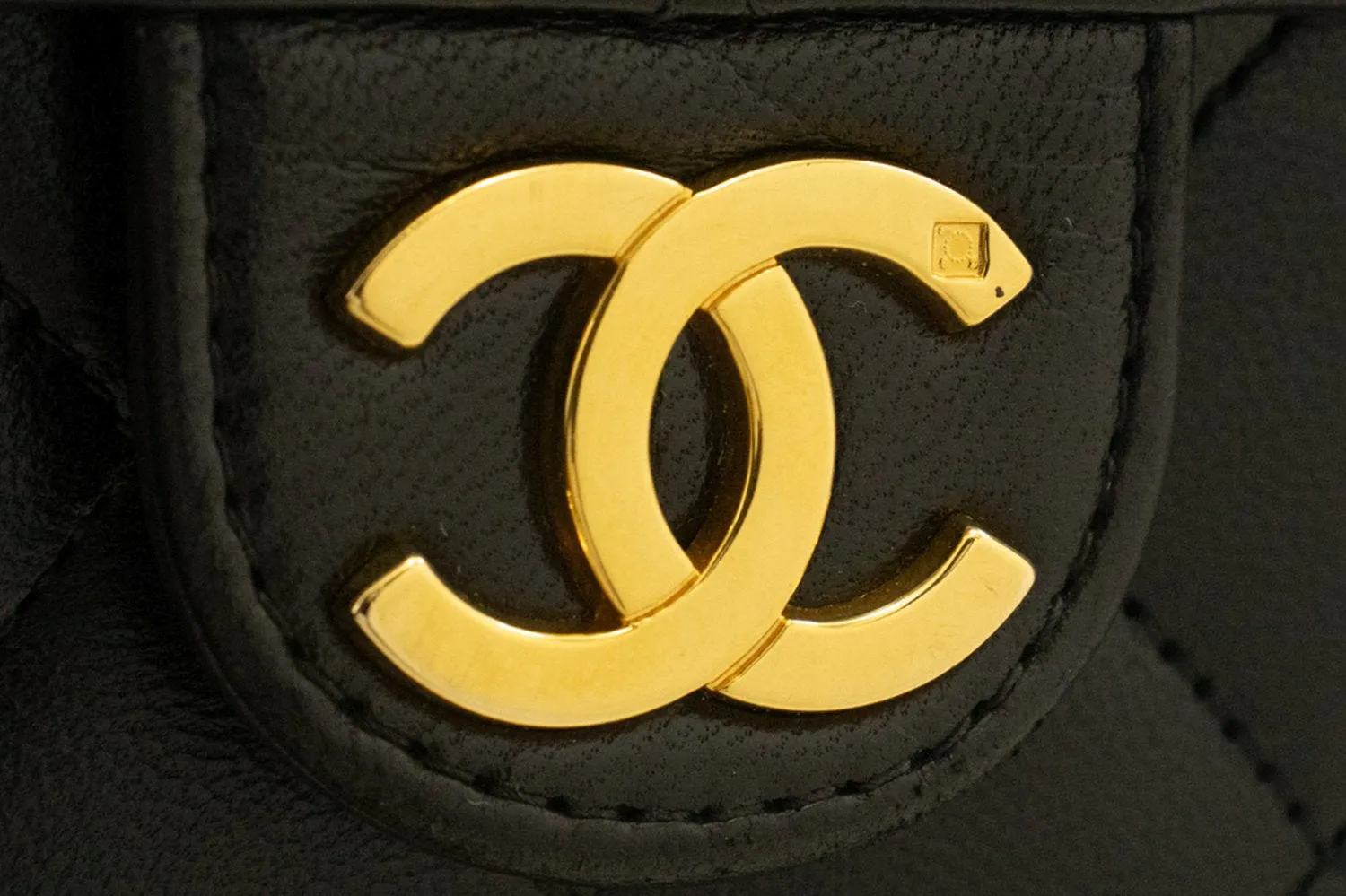 CHANEL Small Chain Shoulder Bag Clutch Black Quilted Flap Lambskin n61