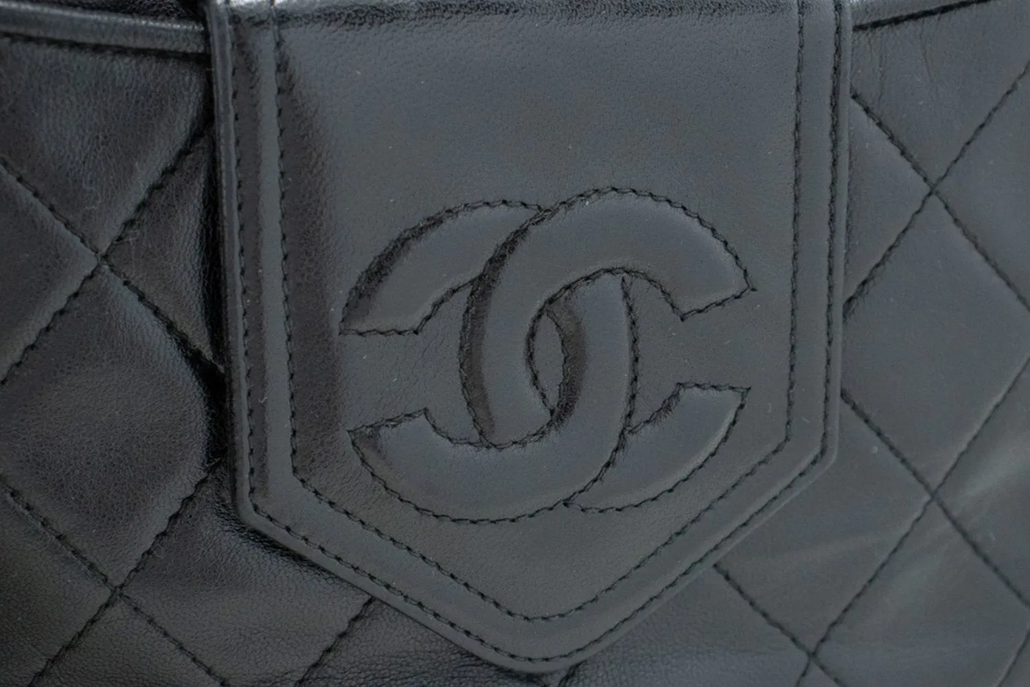 CHANEL Vintage Classic Chain Shoulder Bag Black Quilted Lambskin n17