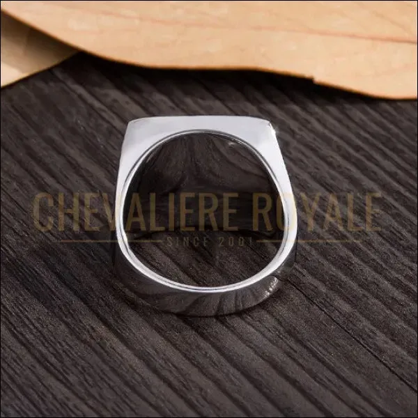 Chevalière noire carrée en argent avec finition en émail
