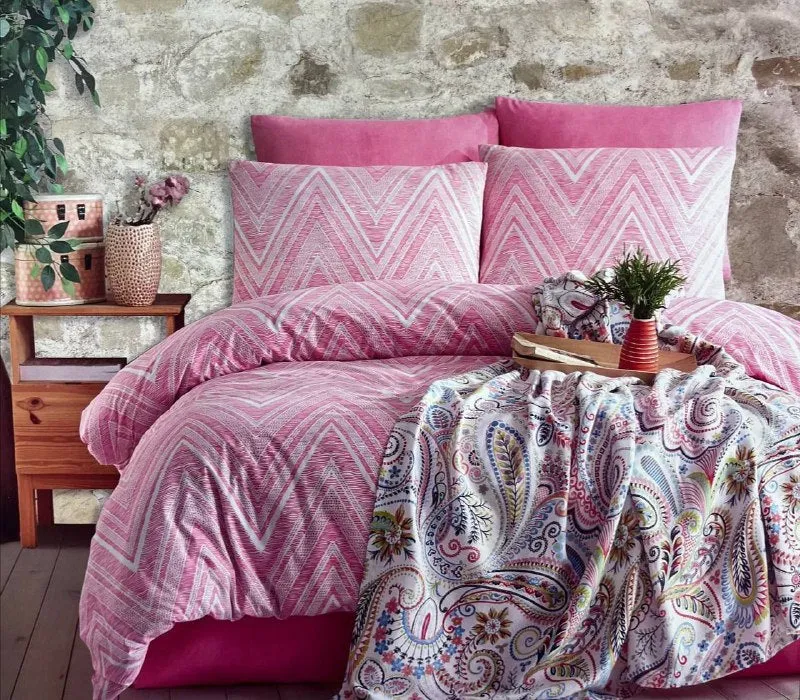 Cover set with quilt bag, 100% Turkish cotton 100% cotton throw, 220 x 240 cm Quilt bag, 100% cotton, Zigzag, 200 x 220 cm  100% cotton sheet, acid, 240 x 260 cm  2 pillowcases 50 x 70 cm