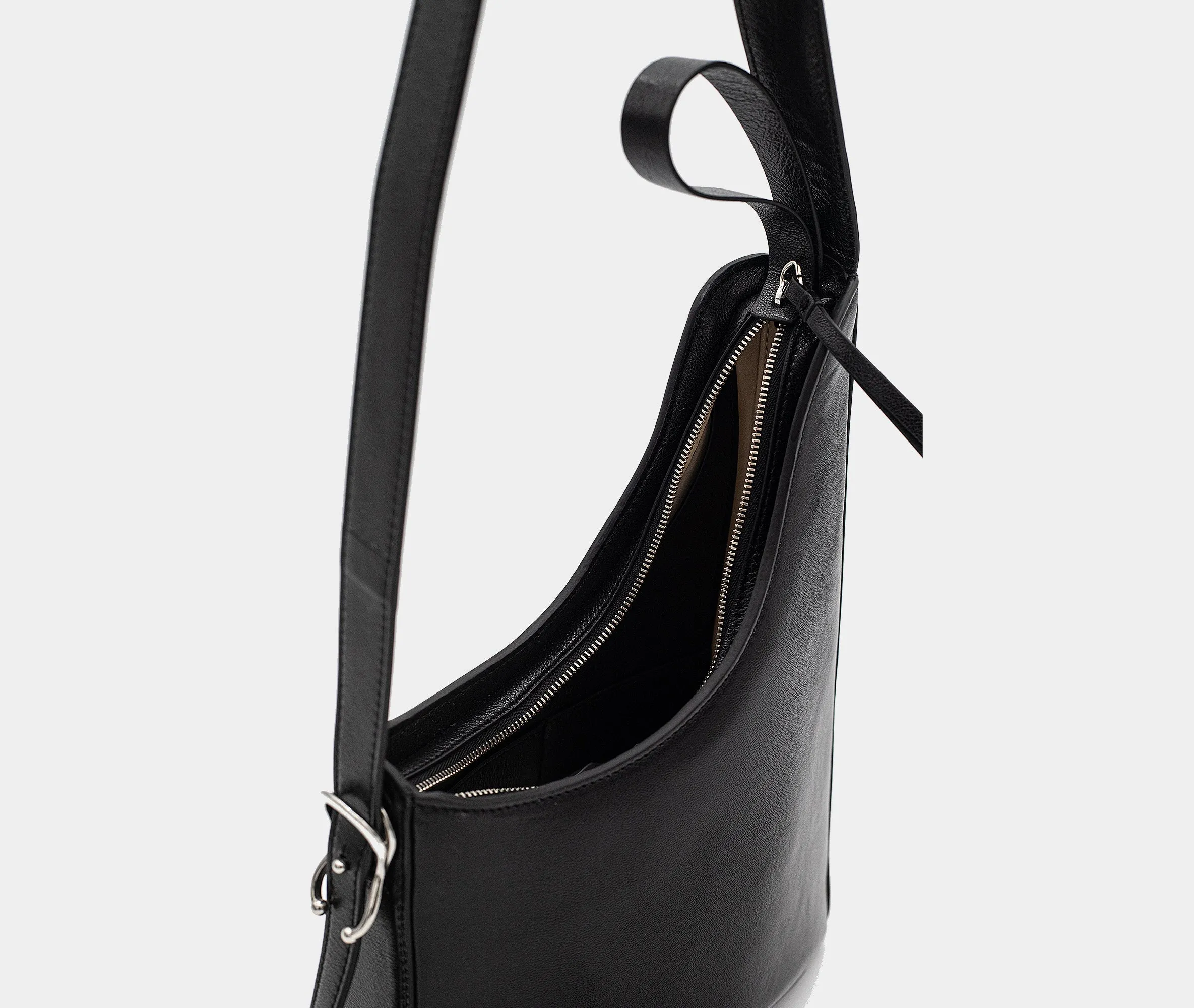 Equum 23 - Black