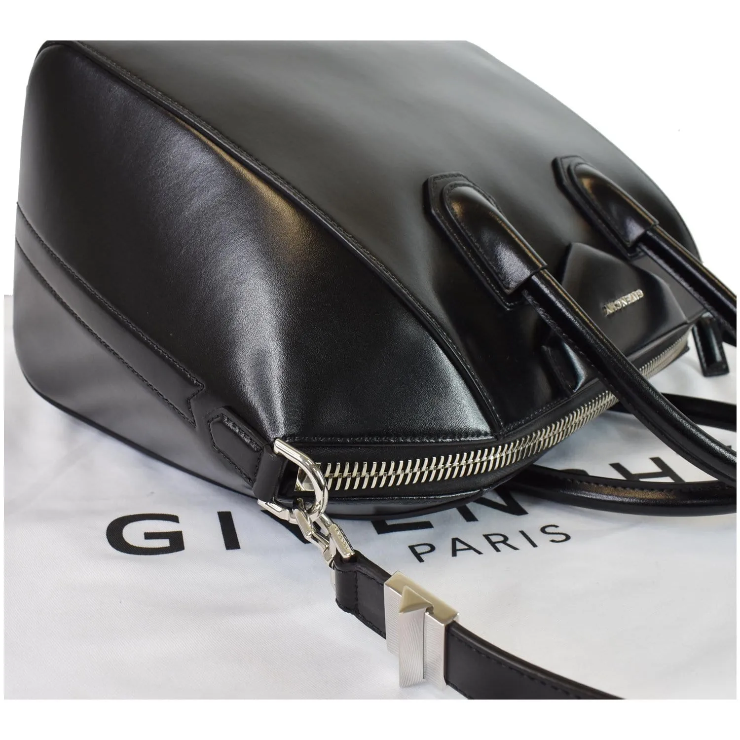 GIVENCHY Antigona Medium Leather Shoulder Bag Black