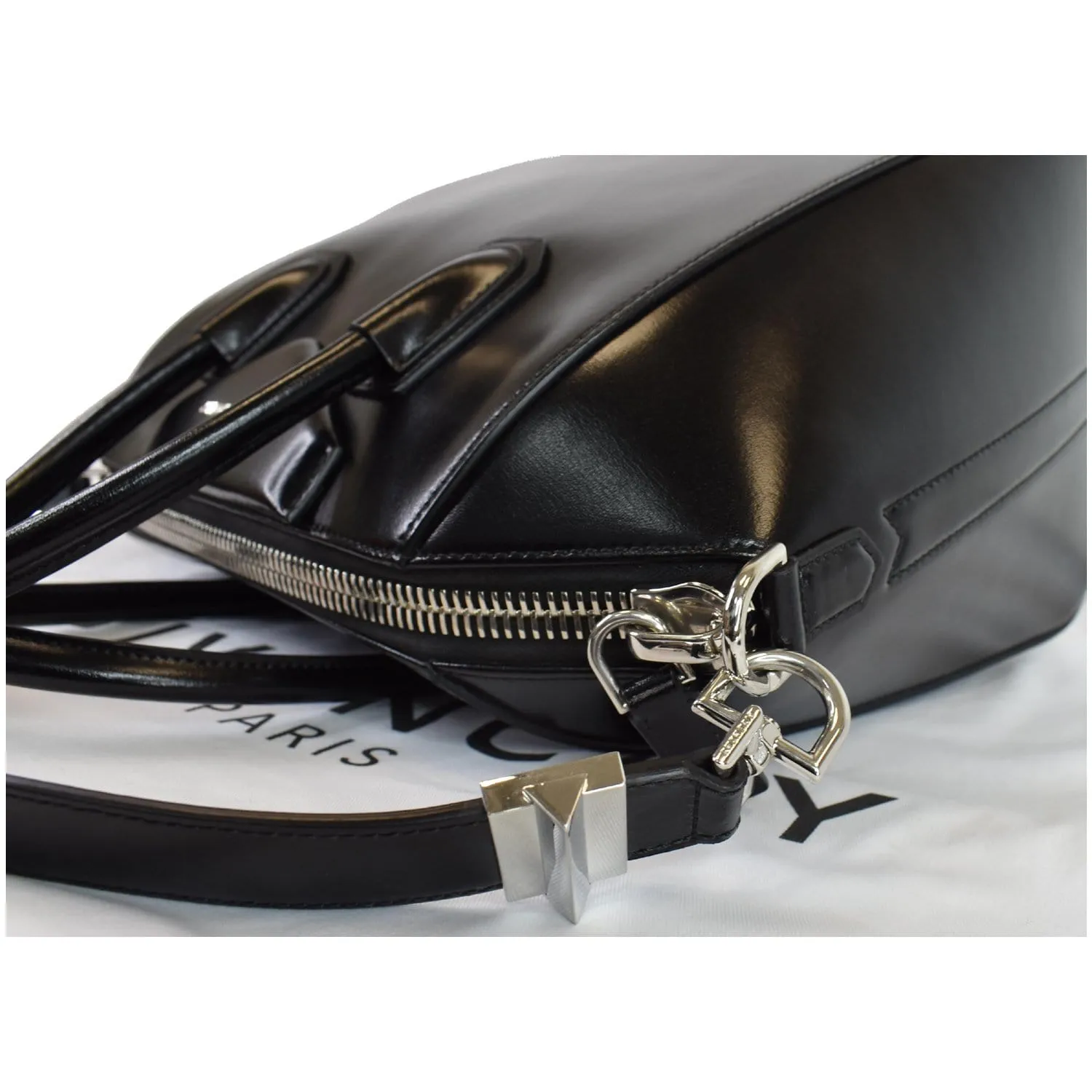 GIVENCHY Antigona Medium Leather Shoulder Bag Black