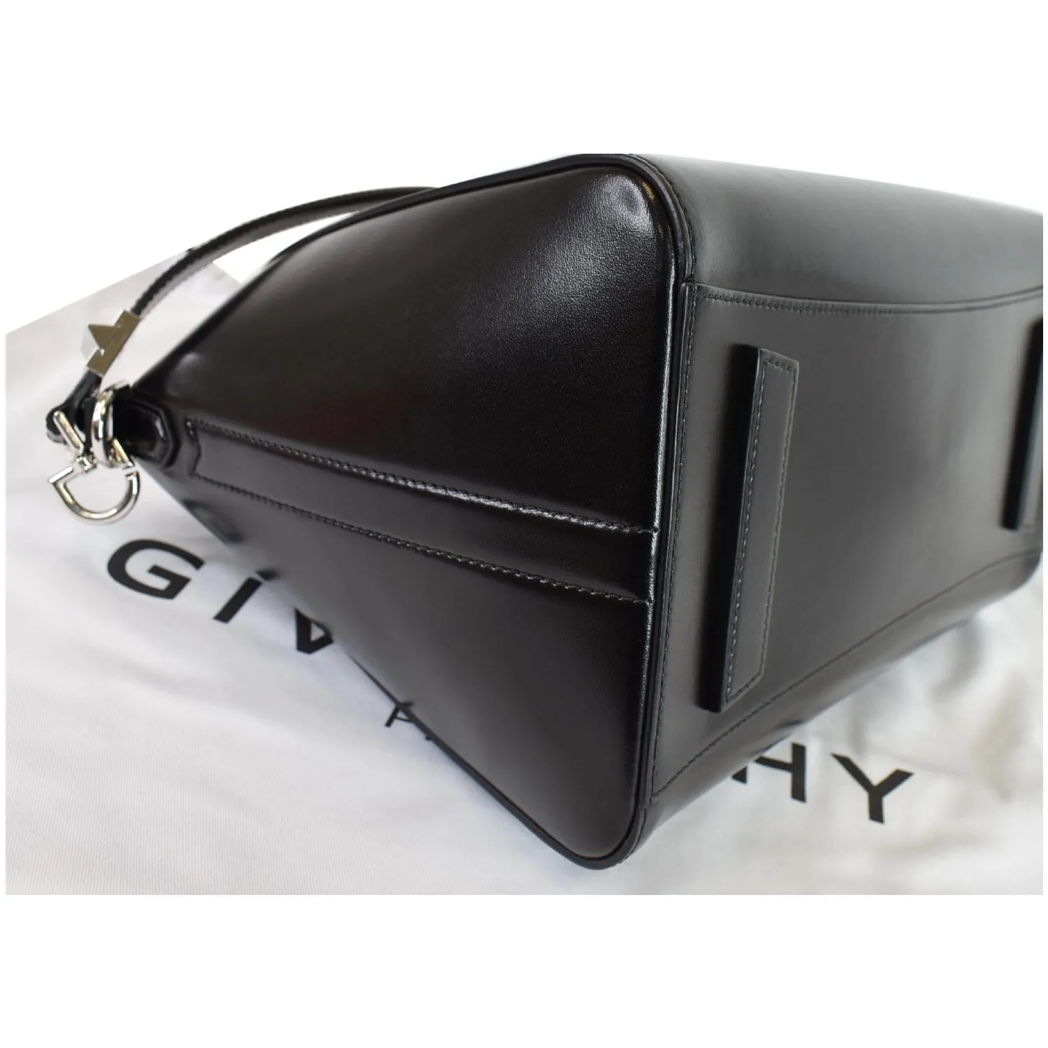 GIVENCHY Antigona Medium Leather Shoulder Bag Black