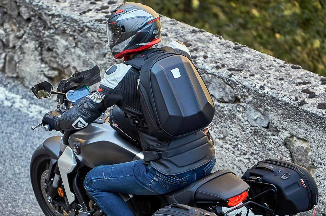 Givi ST606 backpack 22 lt