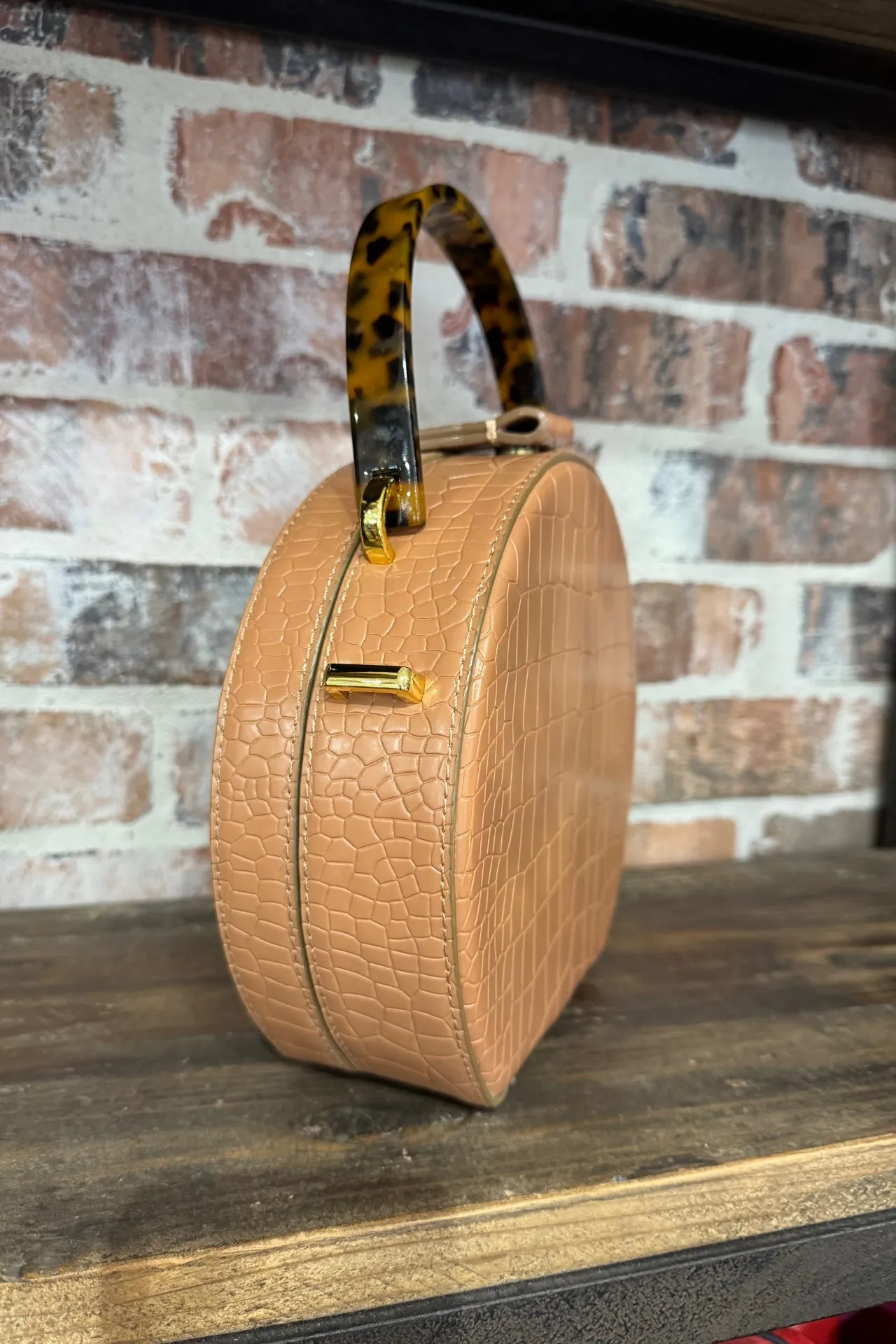Hard Case Tortoise Handle