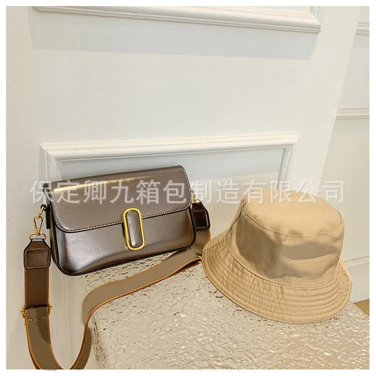 Korean Style Classy Small Square Bag 2023 Spring Popular Texture Cross-Border Underarm Bag Shiny Patent Leather Chain Shoulder Bag