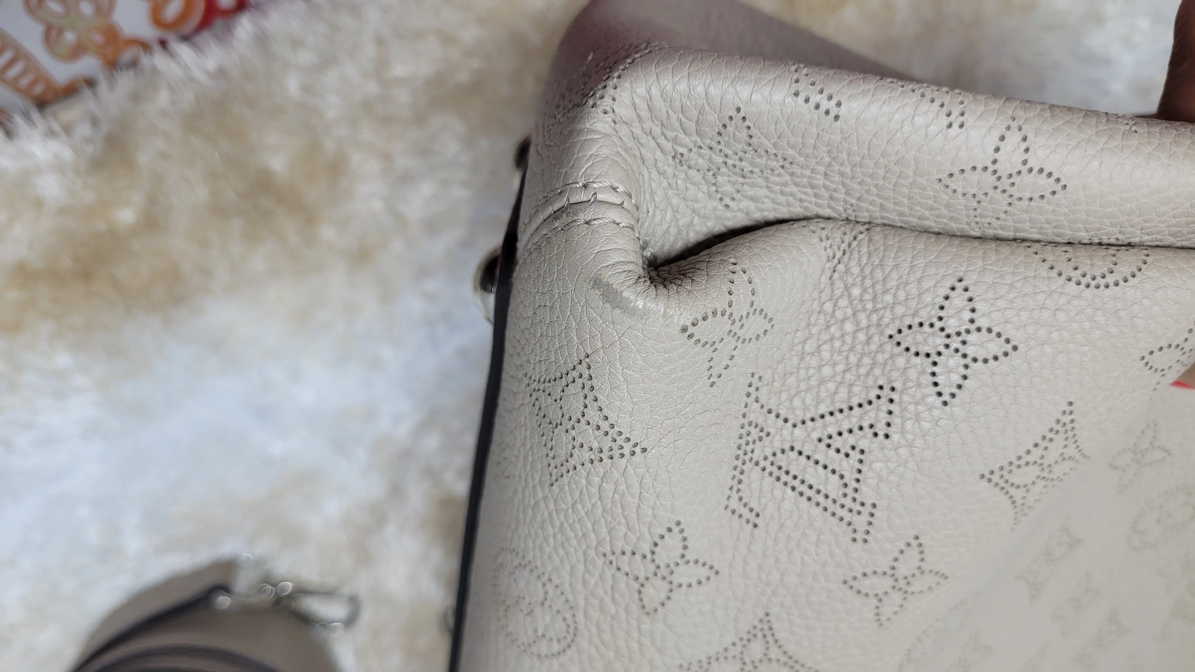 LOUIS VUITTON GALET MAHINA BABYLONE BB CROSSBODY
