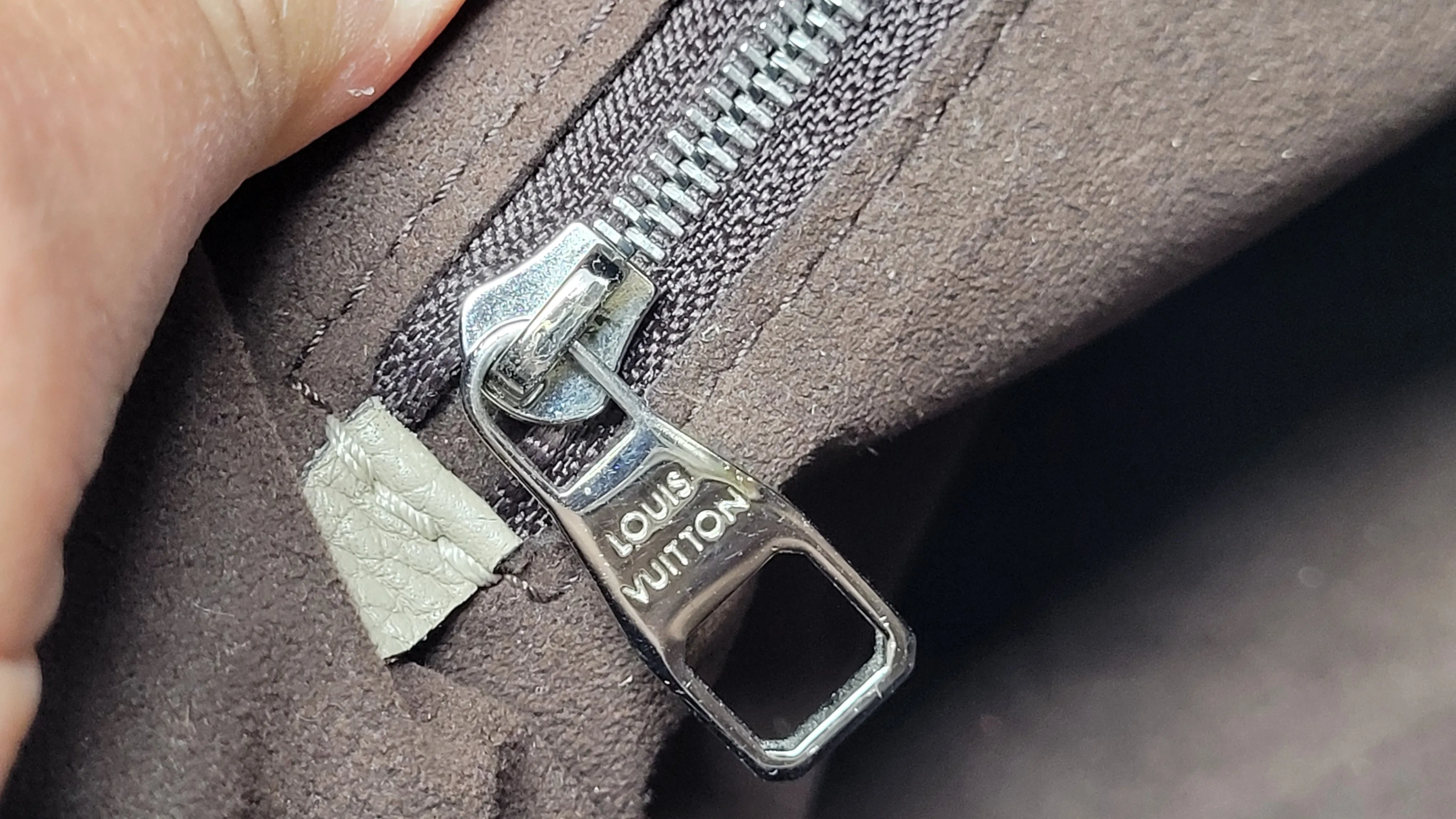 LOUIS VUITTON GALET MAHINA BABYLONE BB CROSSBODY
