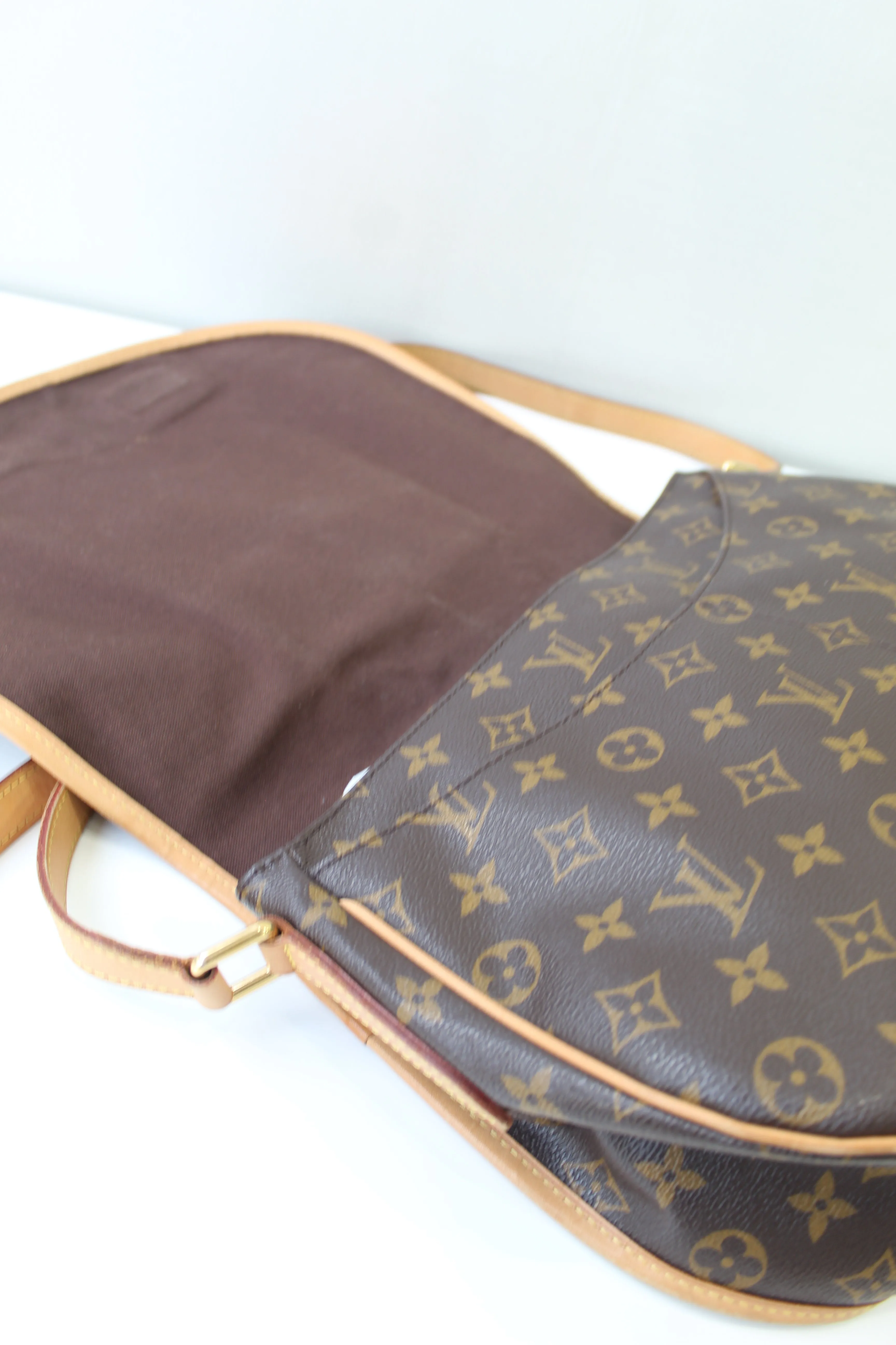 Louis Vuitton Menilmontant MM