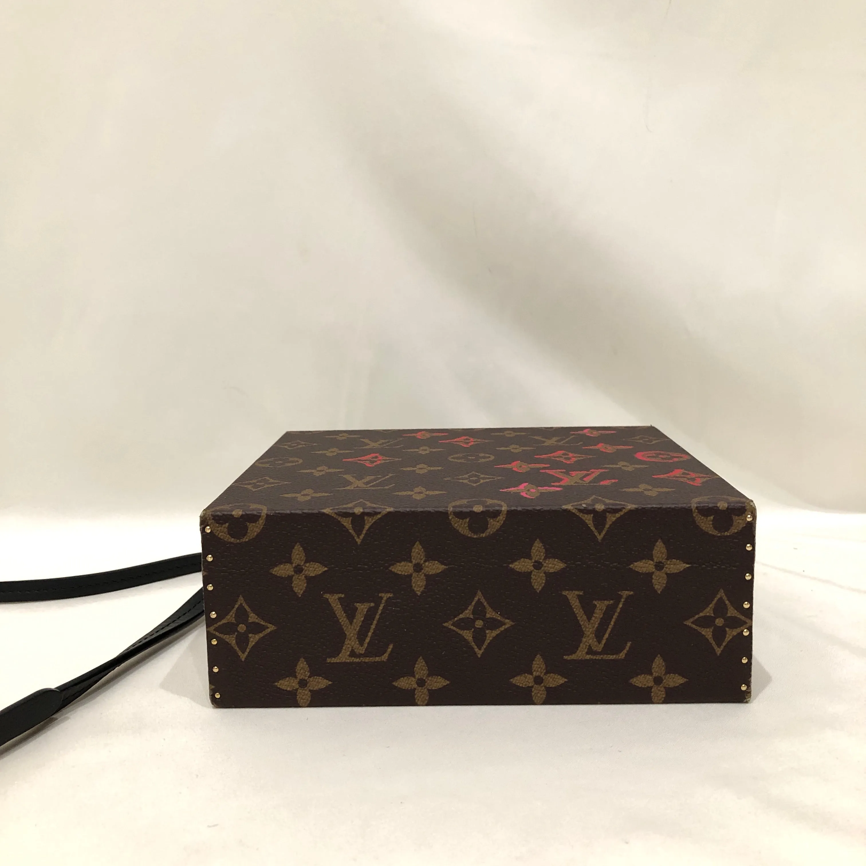 Louis Vuitton Monogram Falling In Love Mobile Box Crossbody Bag Sku# 82788