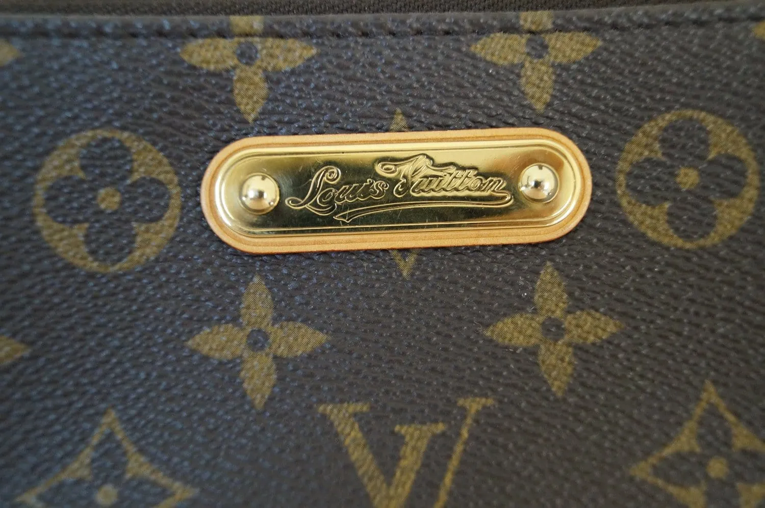 LOUIS VUITTON Monogram Pochette Milla MM Pouch