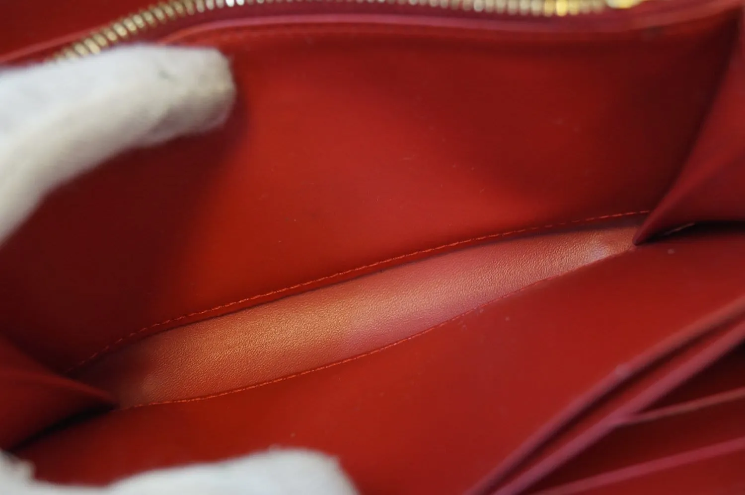 LOUIS VUITTON Red Monogram Vernis Zippy Compact Wallet