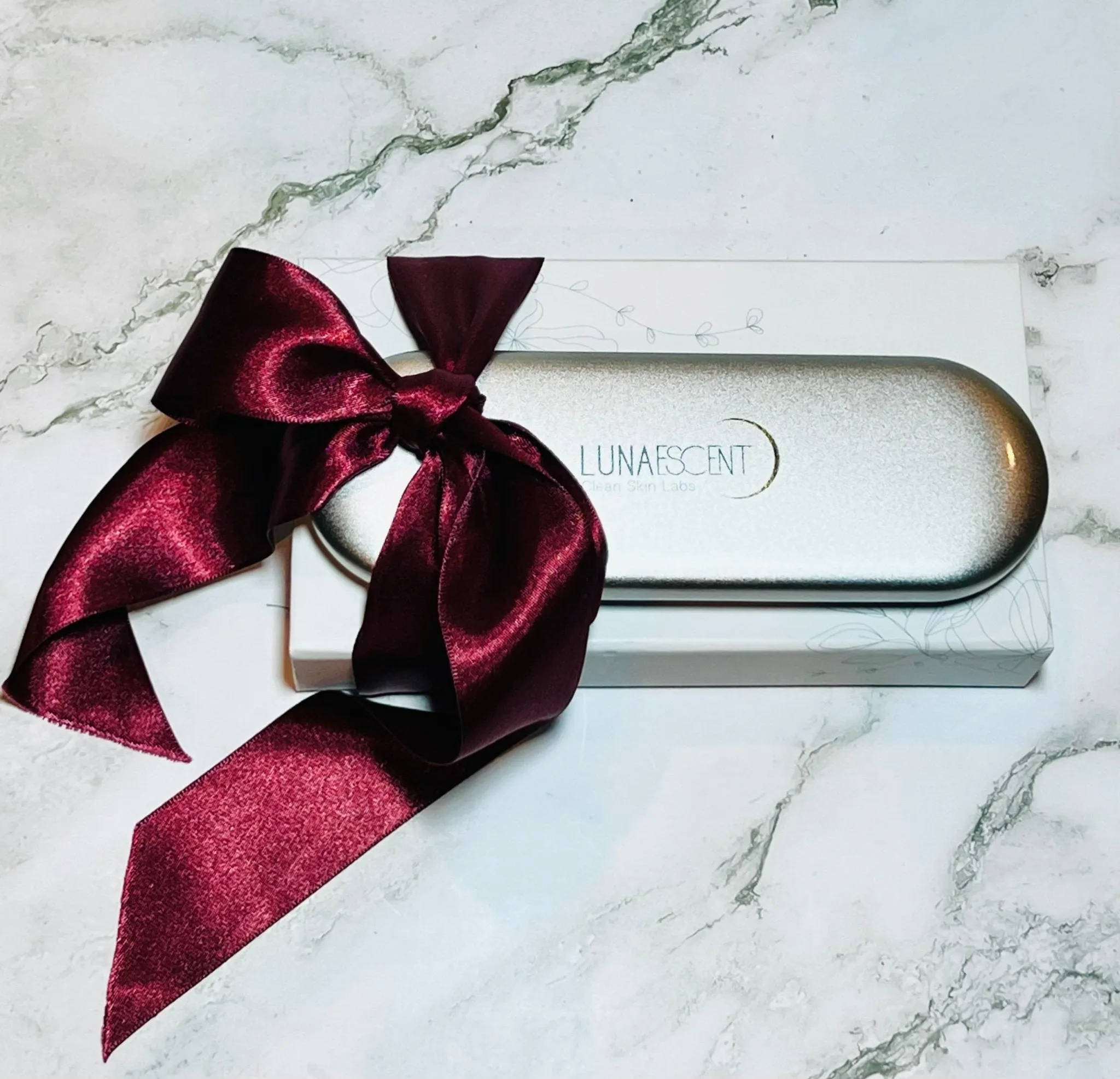 LUNAESCENT Deluxe Gift Set   Carry Case with Mirror by LUNAESCENT