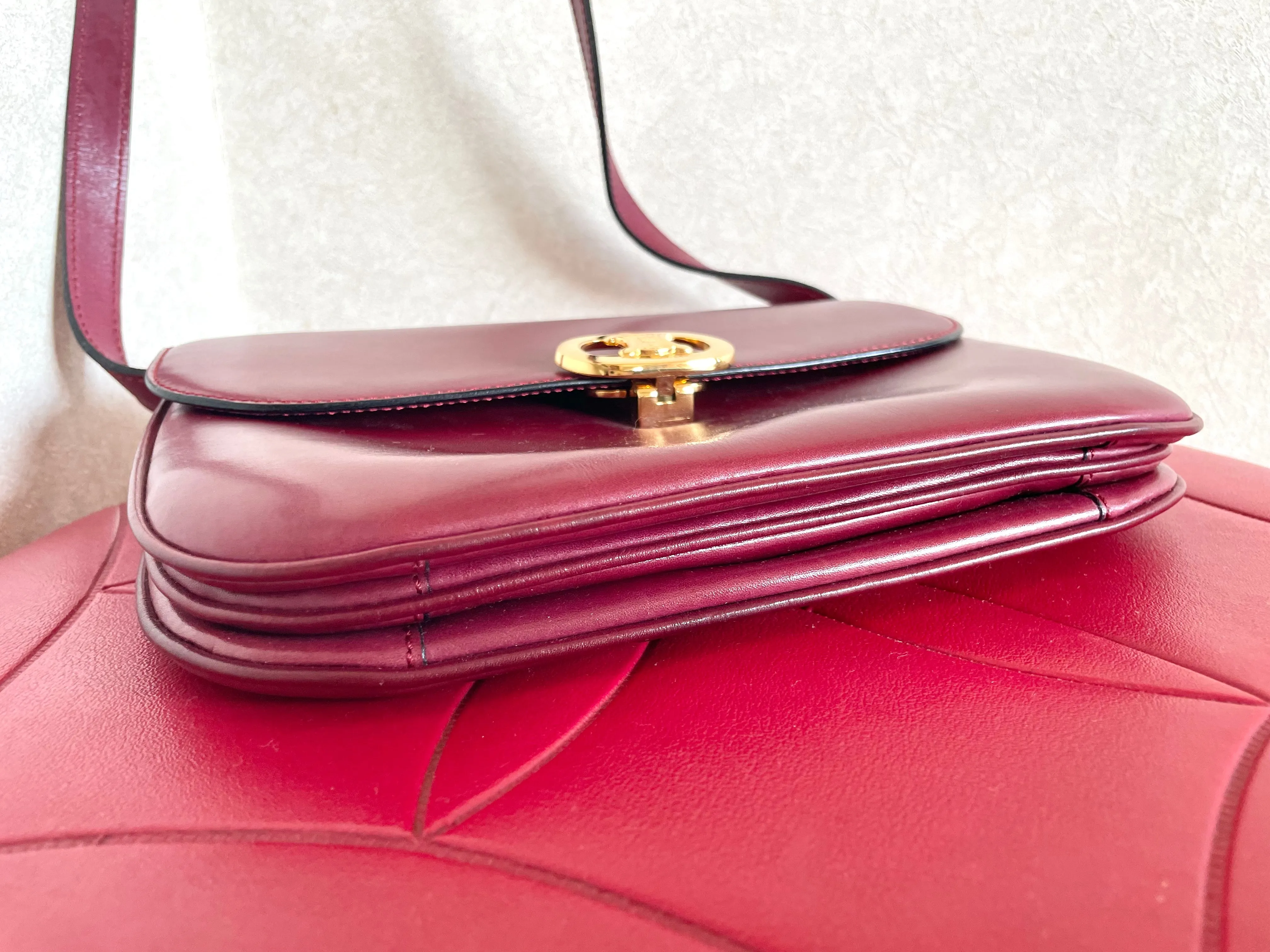 MINT. Vintage Celine wine red leather shoulder bag, clutch purse with wine and golden logo. Perfect elegance for your daily use. 050215ya1