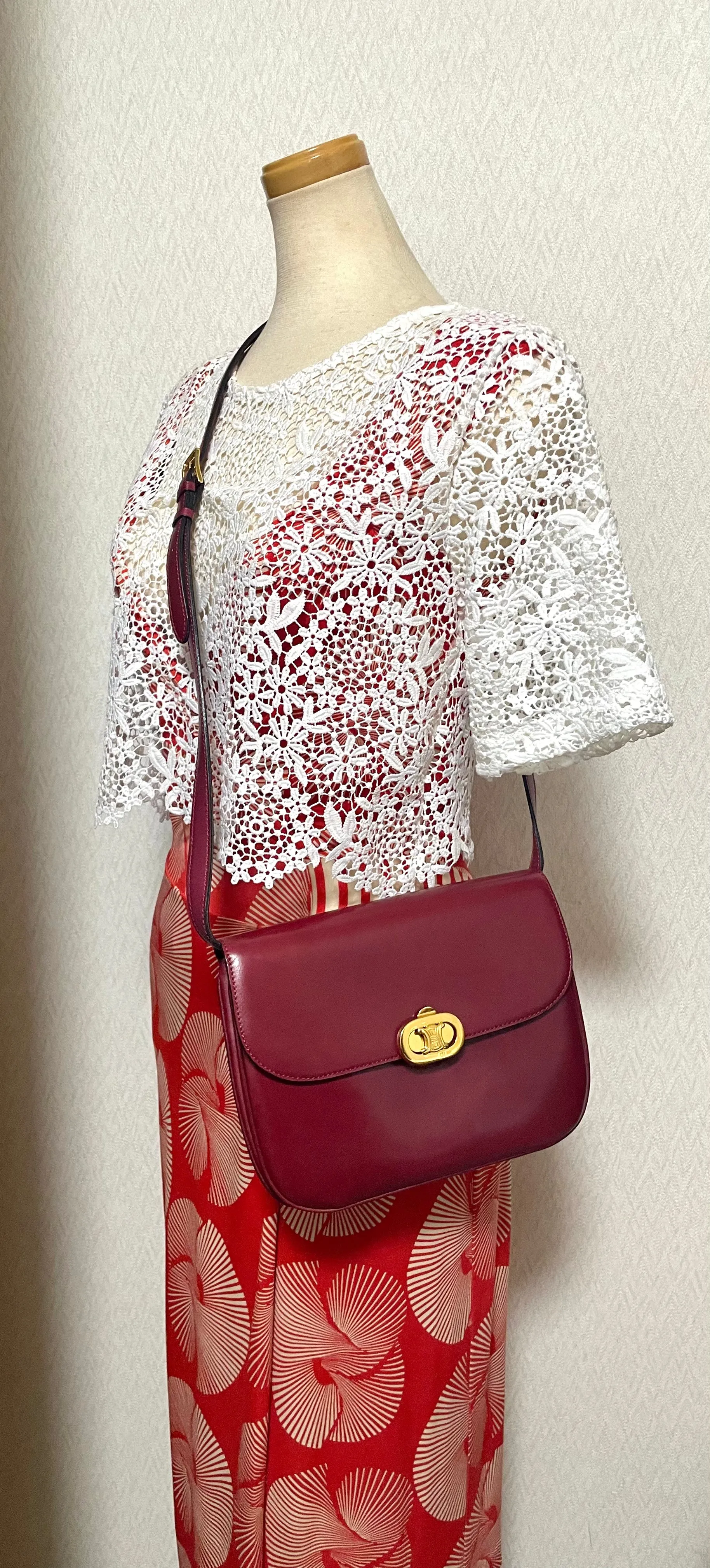 MINT. Vintage Celine wine red leather shoulder bag, clutch purse with wine and golden logo. Perfect elegance for your daily use. 050215ya1