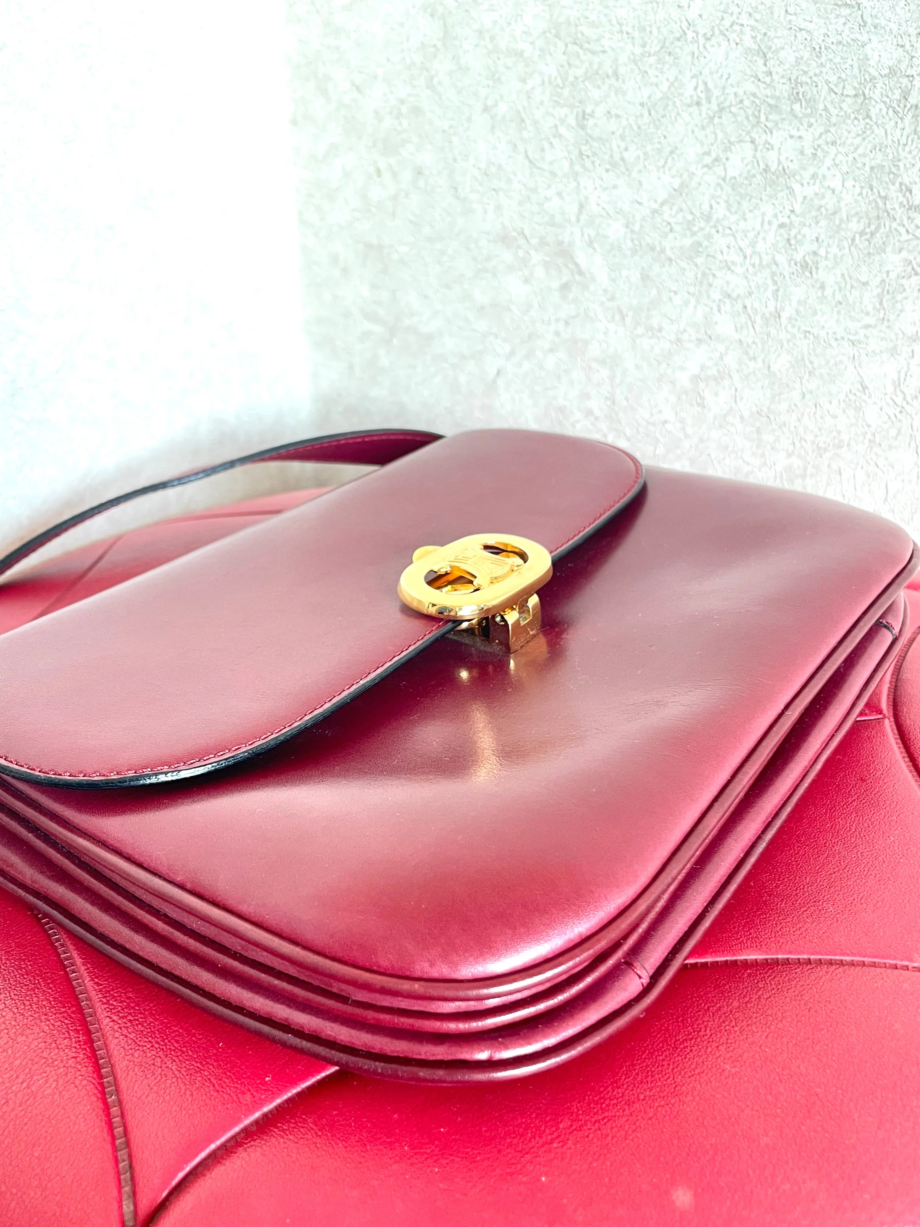 MINT. Vintage Celine wine red leather shoulder bag, clutch purse with wine and golden logo. Perfect elegance for your daily use. 050215ya1