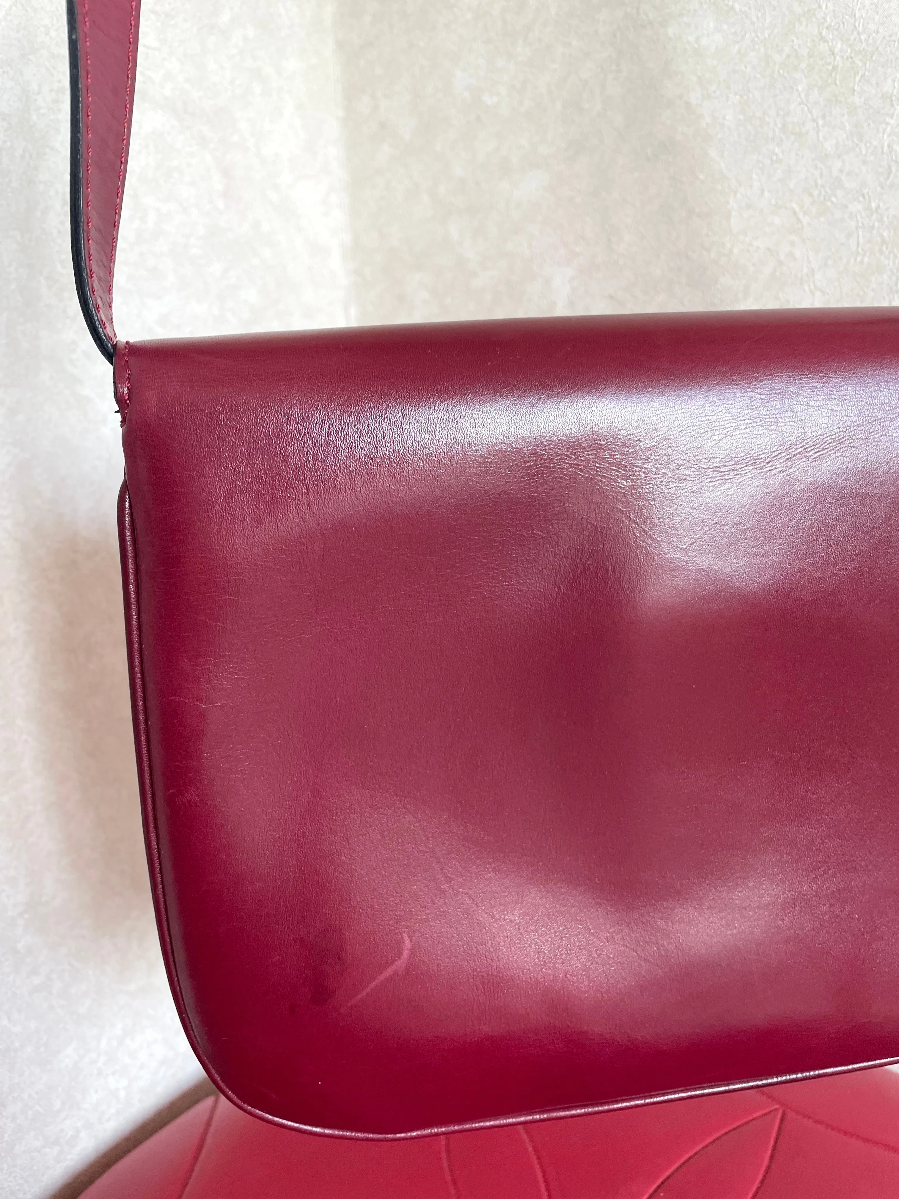 MINT. Vintage Celine wine red leather shoulder bag, clutch purse with wine and golden logo. Perfect elegance for your daily use. 050215ya1