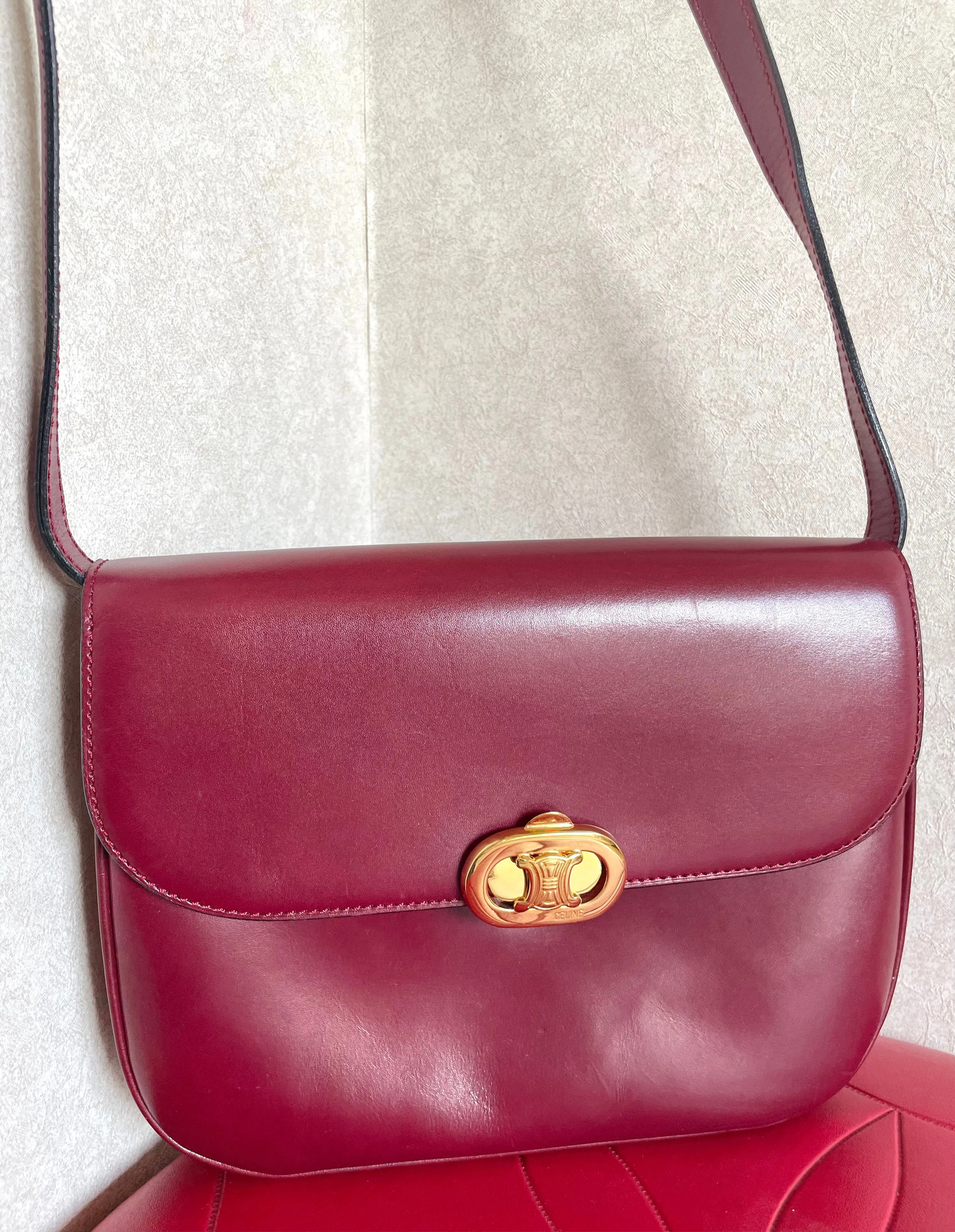 MINT. Vintage Celine wine red leather shoulder bag, clutch purse with wine and golden logo. Perfect elegance for your daily use. 050215ya1