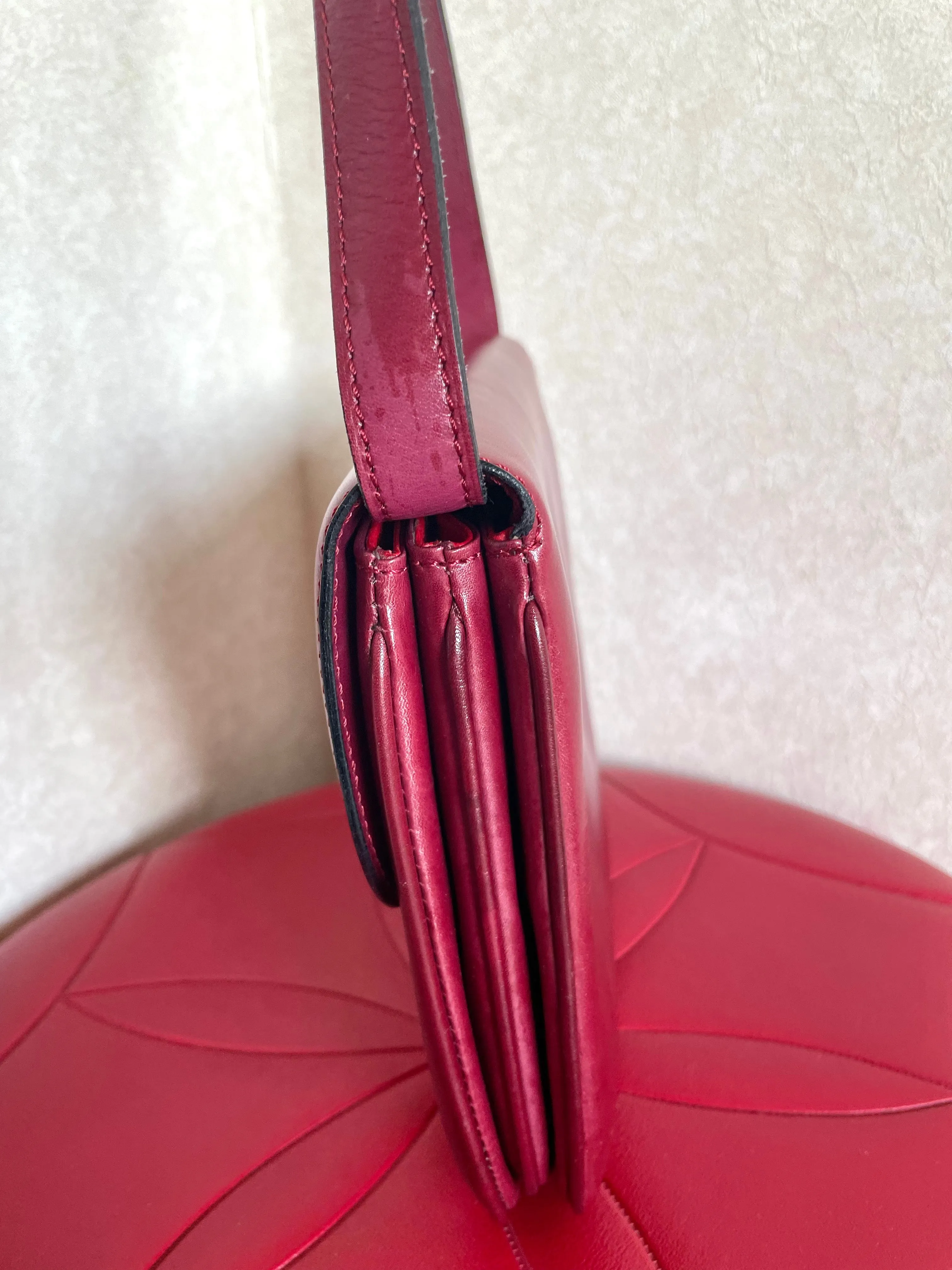 MINT. Vintage Celine wine red leather shoulder bag, clutch purse with wine and golden logo. Perfect elegance for your daily use. 050215ya1