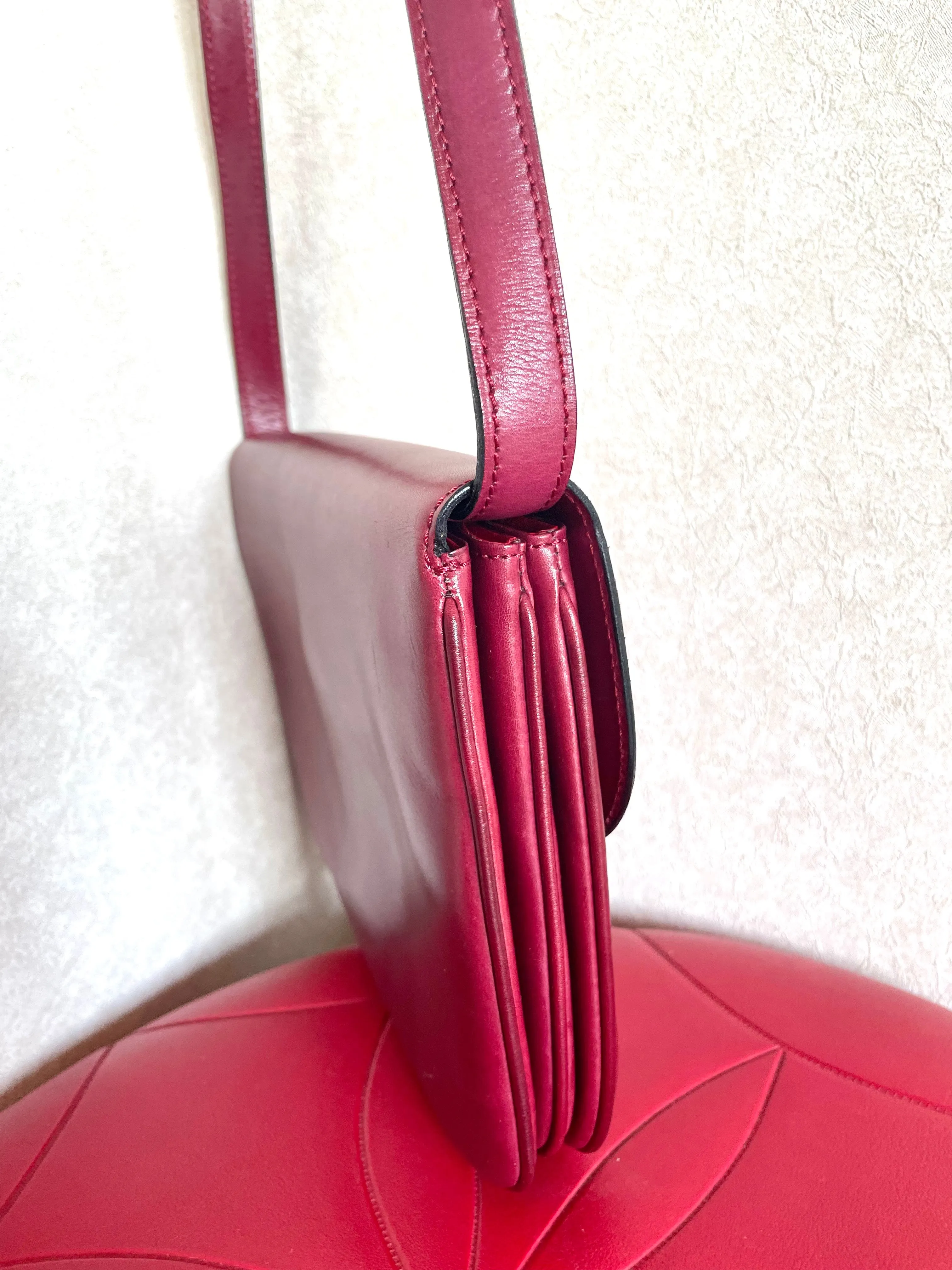 MINT. Vintage Celine wine red leather shoulder bag, clutch purse with wine and golden logo. Perfect elegance for your daily use. 050215ya1