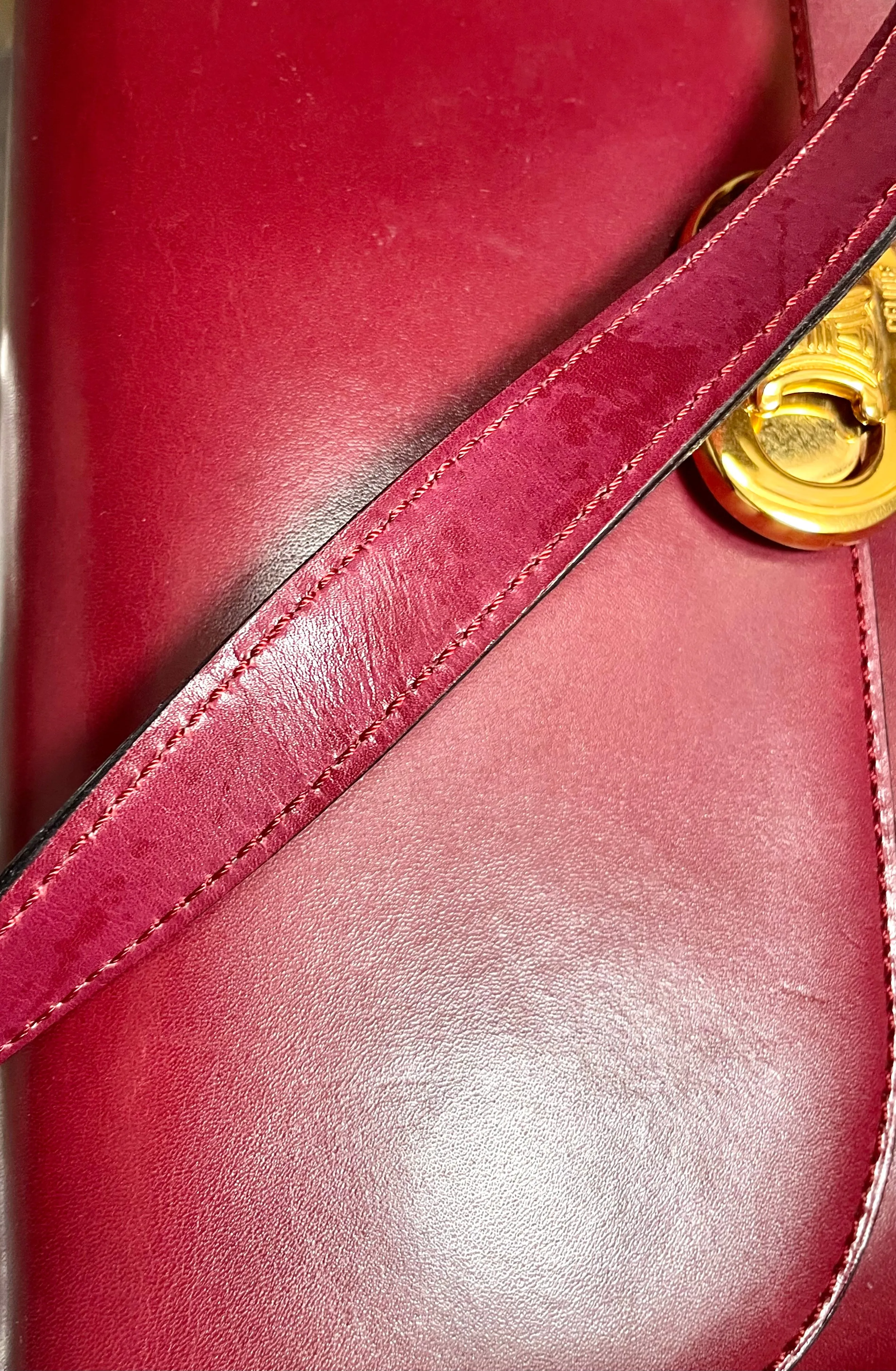 MINT. Vintage Celine wine red leather shoulder bag, clutch purse with wine and golden logo. Perfect elegance for your daily use. 050215ya1