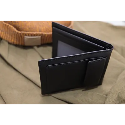 Multi-Effect Wallet by Dani DaOrtiz