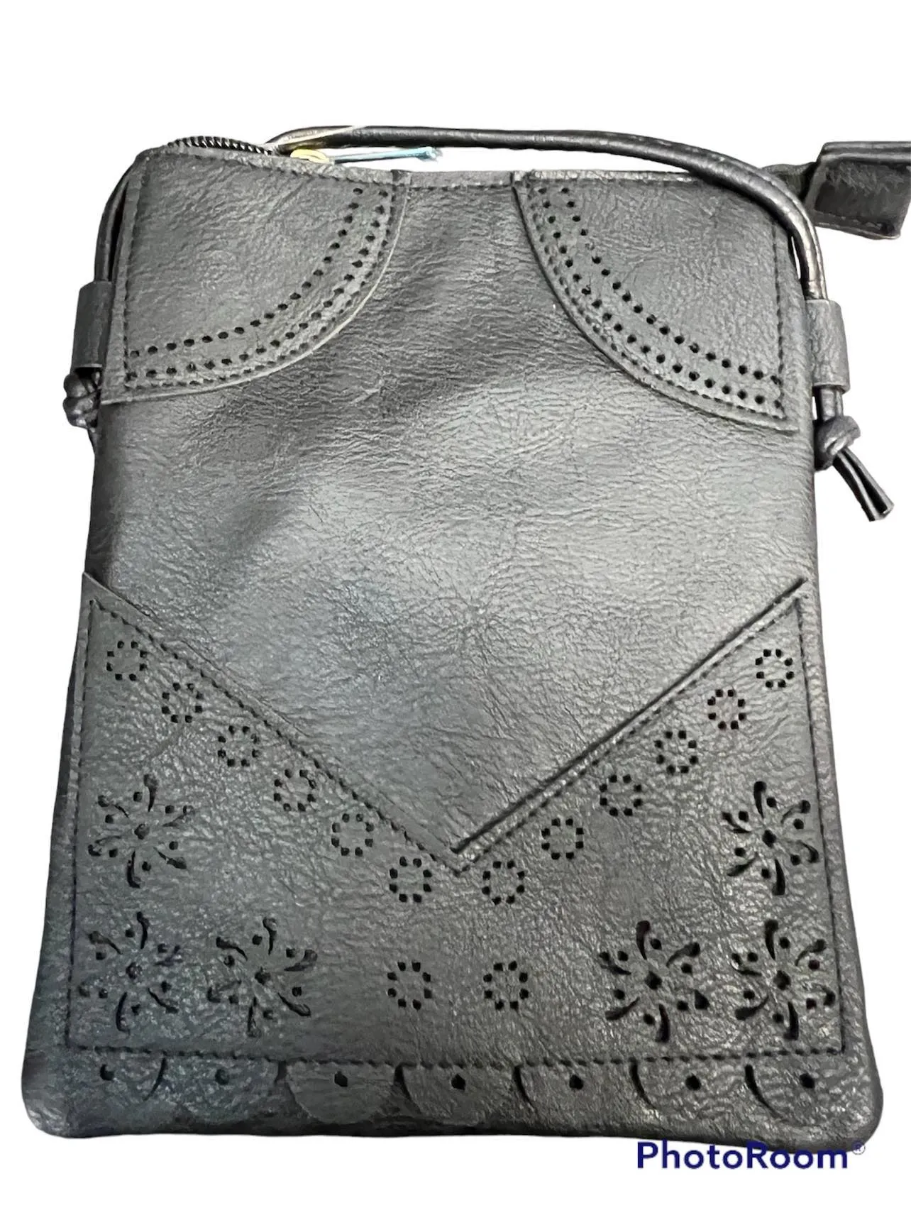 New Ecosse Design Crossbody leather purse in Black! Rear pocket to hold your Phone! Great Quality!