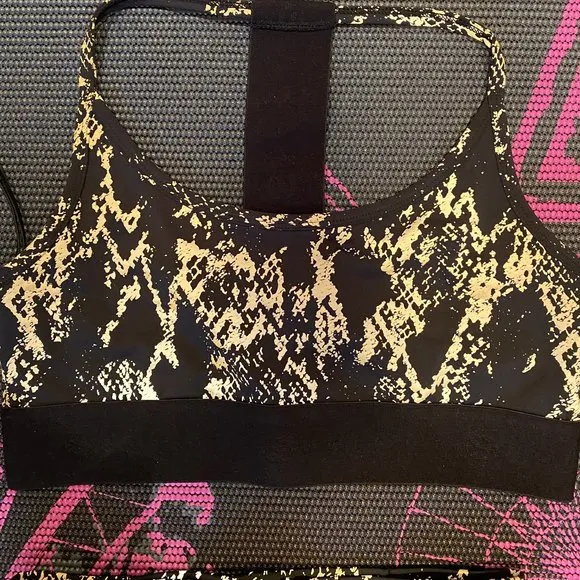 Noli Yoga Reflective Cobra Sports Bra t-back top Gold/Black Medium 6-8 NWT