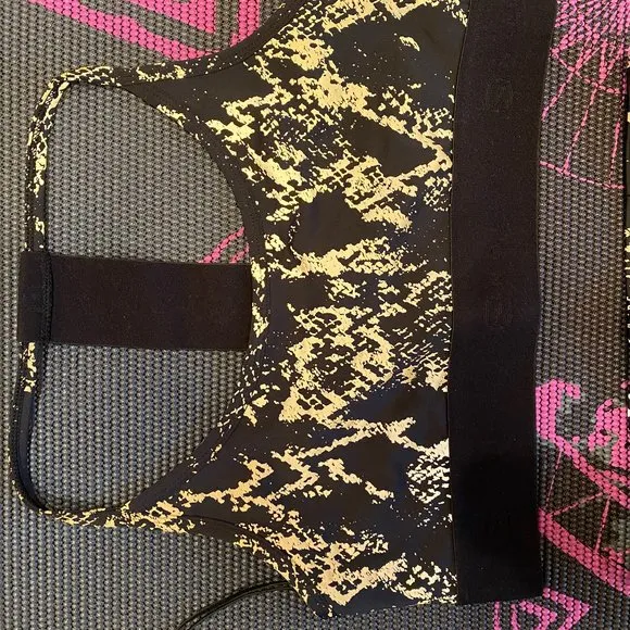 Noli Yoga Reflective Cobra Sports Bra t-back top Gold/Black Medium 6-8 NWT