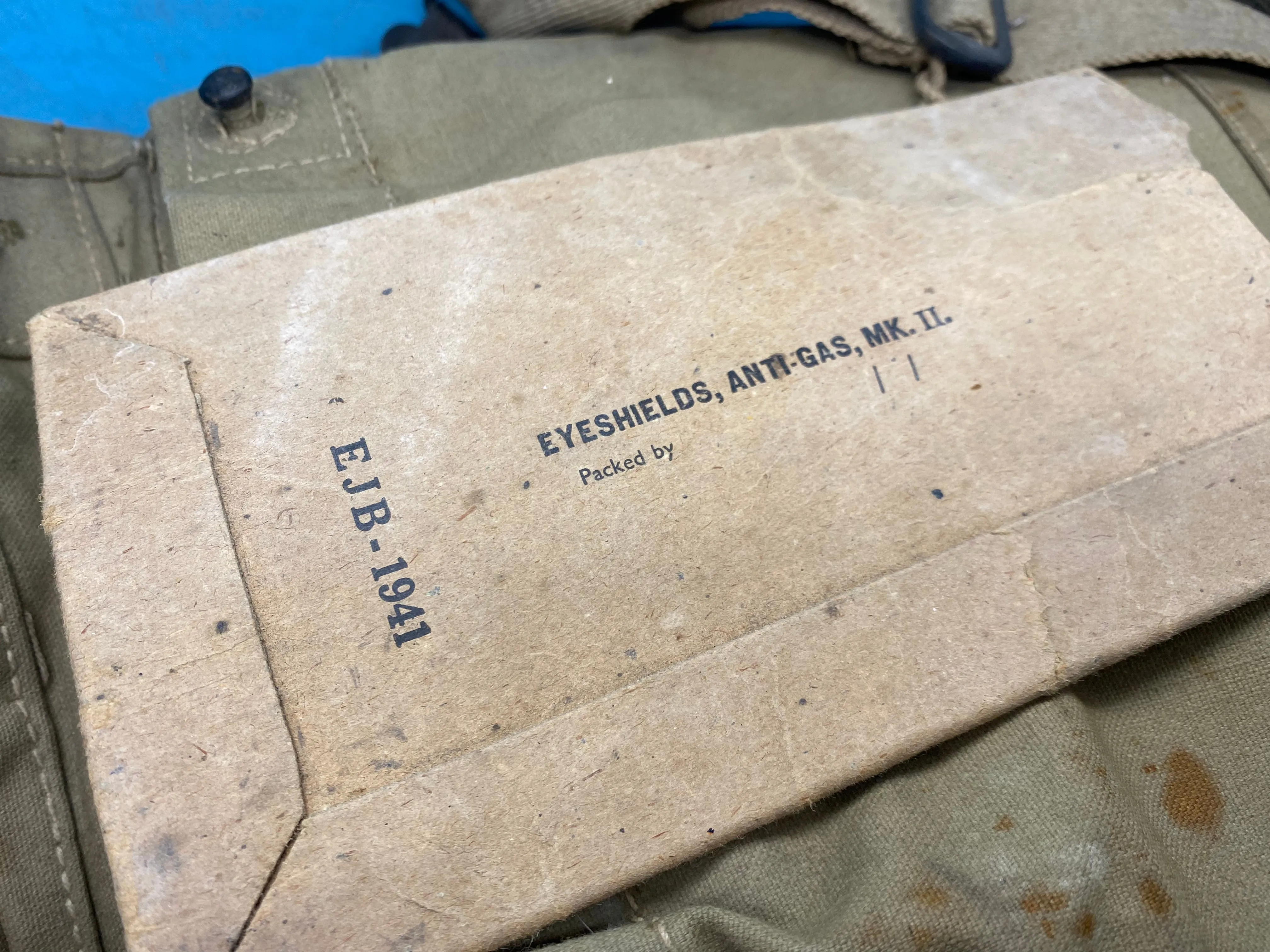 Original WW2 Dated British Army Long-Hose Gas Mask in 1941 Dated Bag