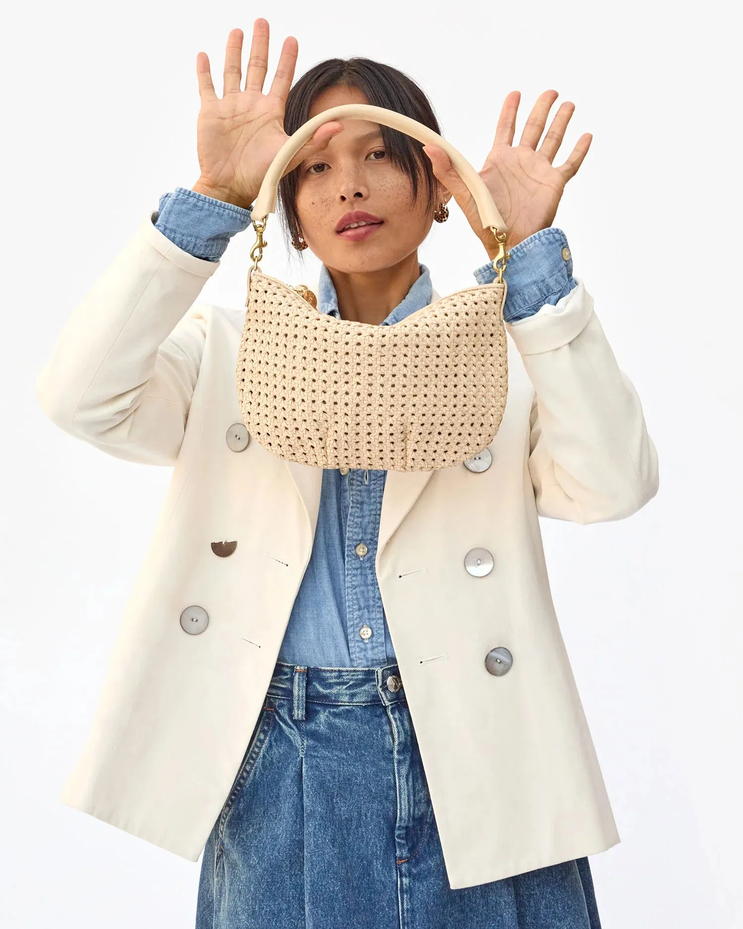 petit moyen messenger in rattan cream